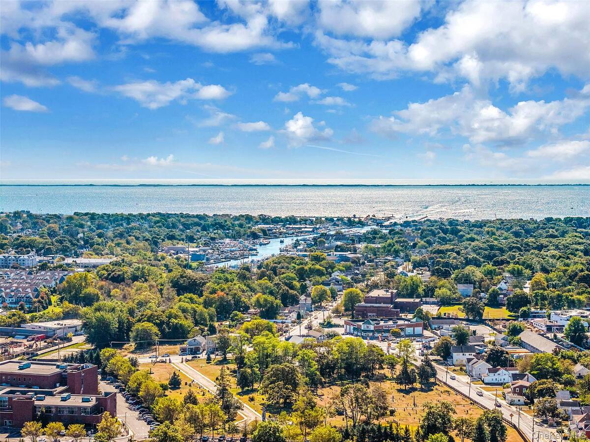 #24 photo, Third E Ldl Street, サフォーク郡 Patchogue , NY 11772