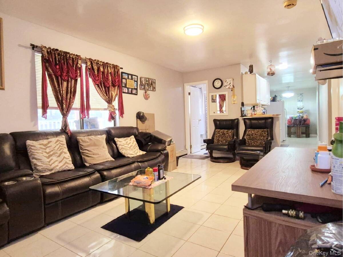 #17 photo, 40 Pauls Path, Coram , NY 11727