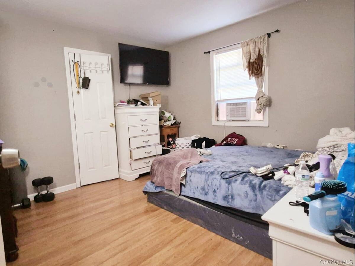 #18 photo, 40 Pauls Path, Coram , NY 11727