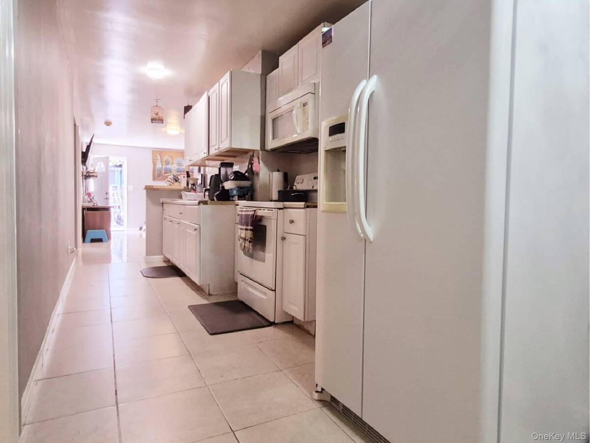 #19 photo, 40 Pauls Path, Coram , NY 11727