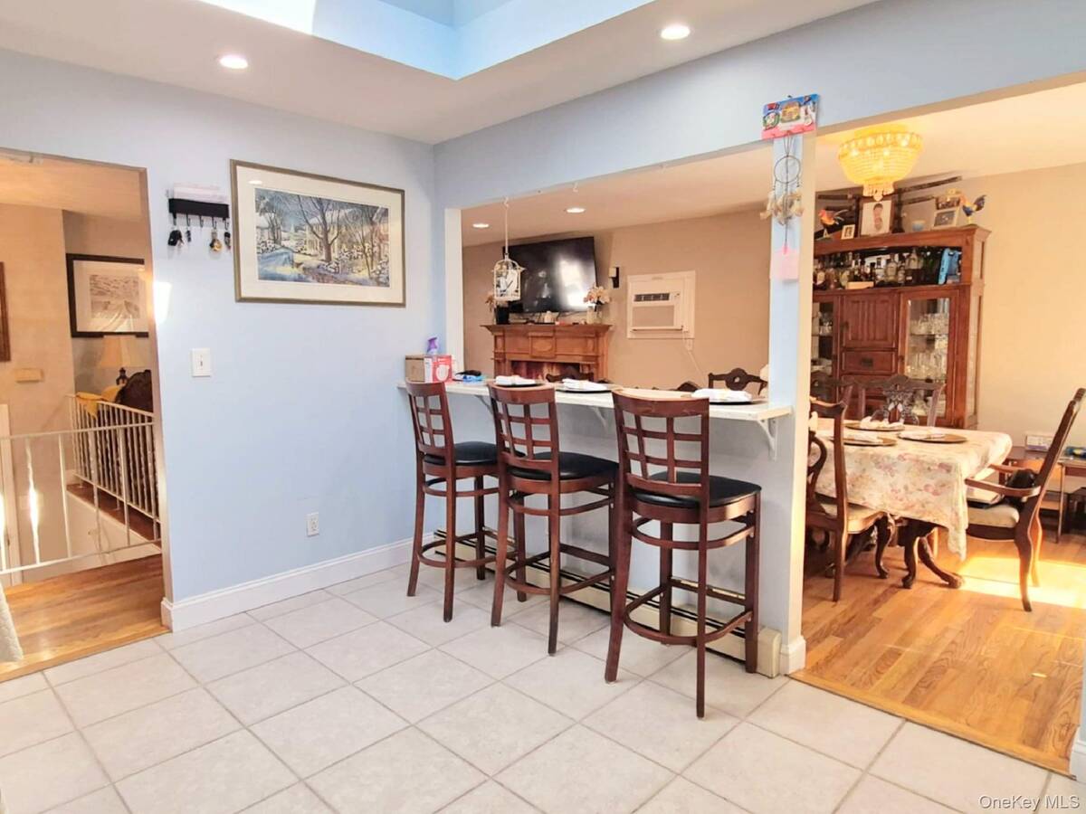 #4 photo, 40 Pauls Path, Coram , NY 11727