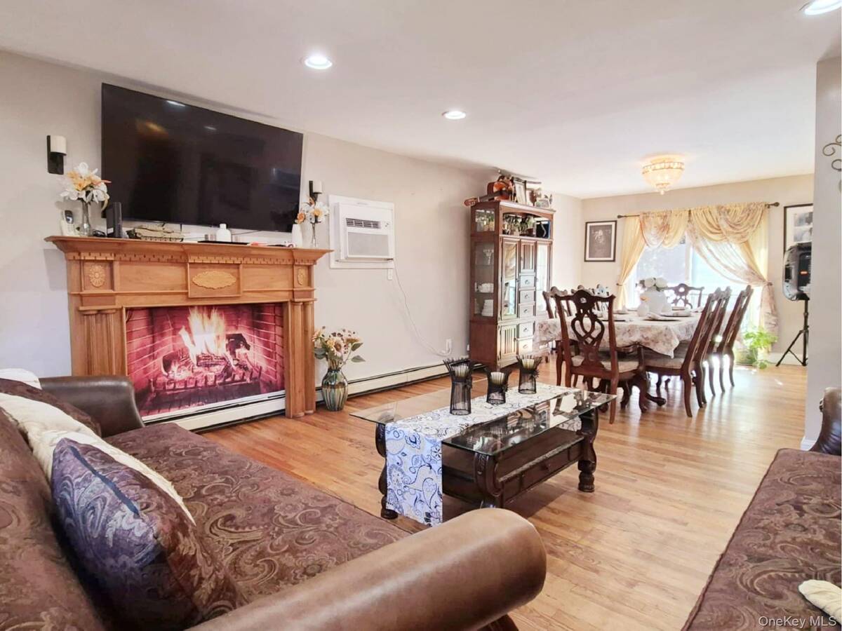 #7 photo, 40 Pauls Path, Coram , NY 11727