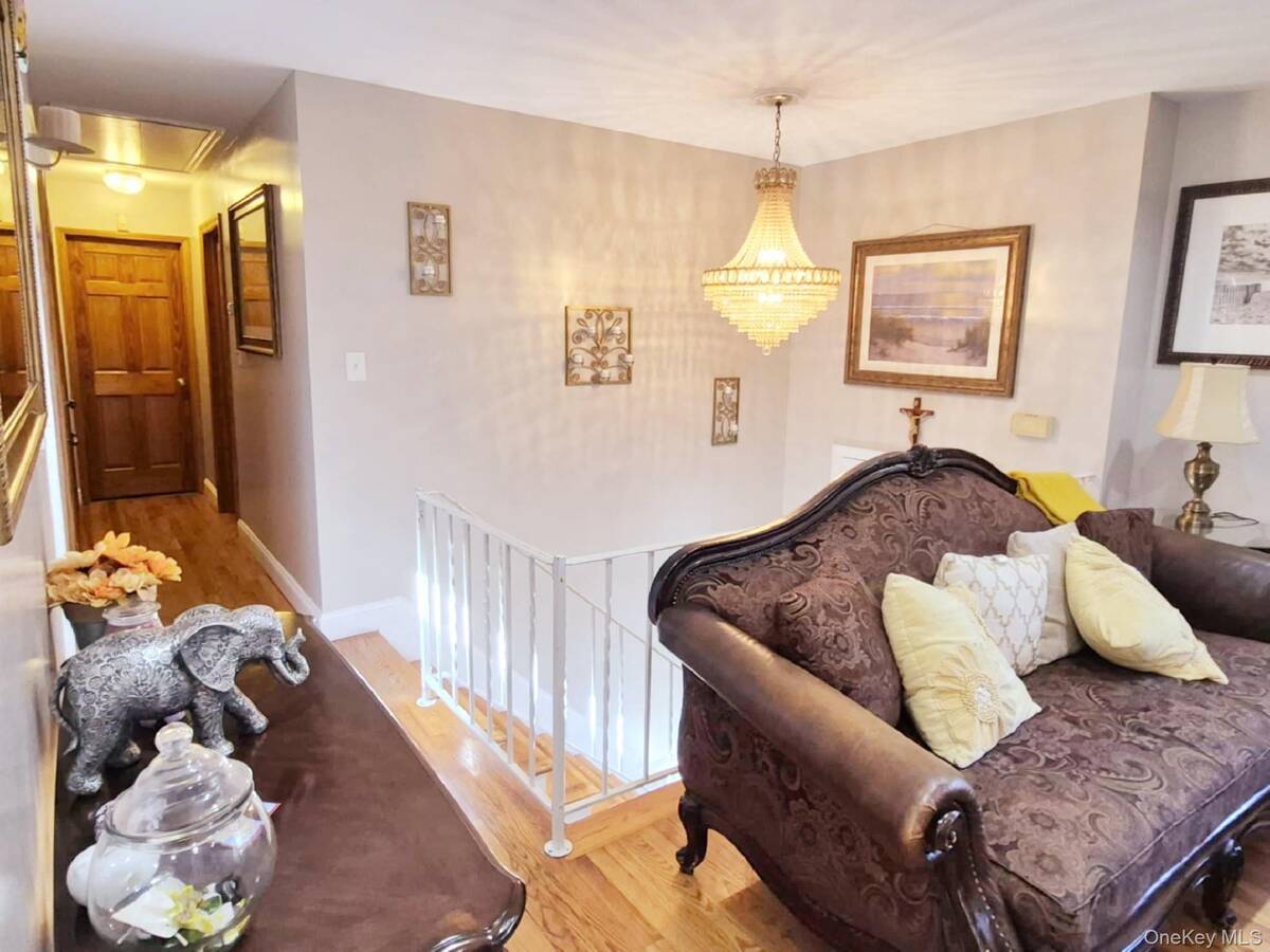 #8 photo, 40 Pauls Path, Coram , NY 11727