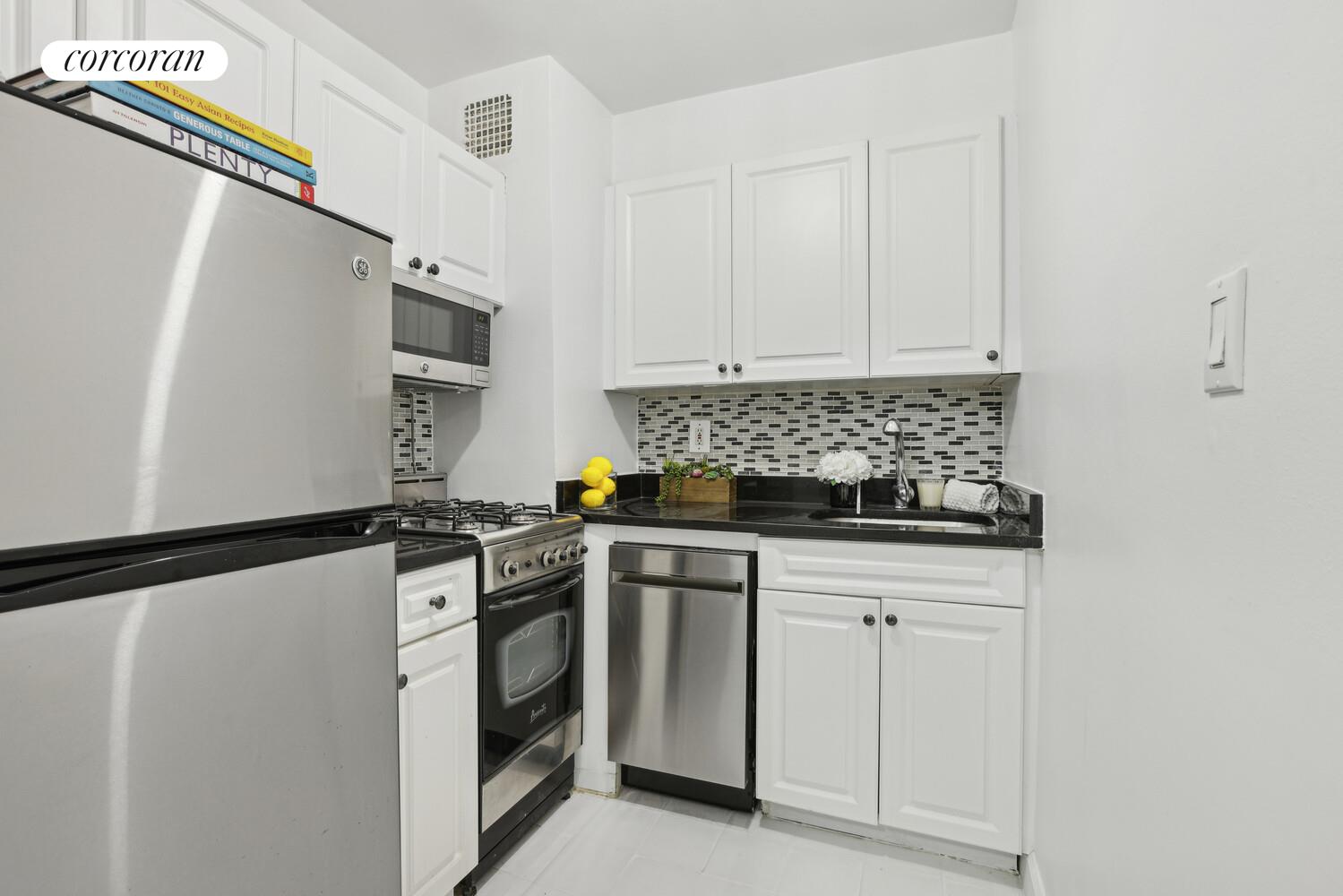 #8 photo, New York City, マンハッタン Hells Kitchen , NY 10019