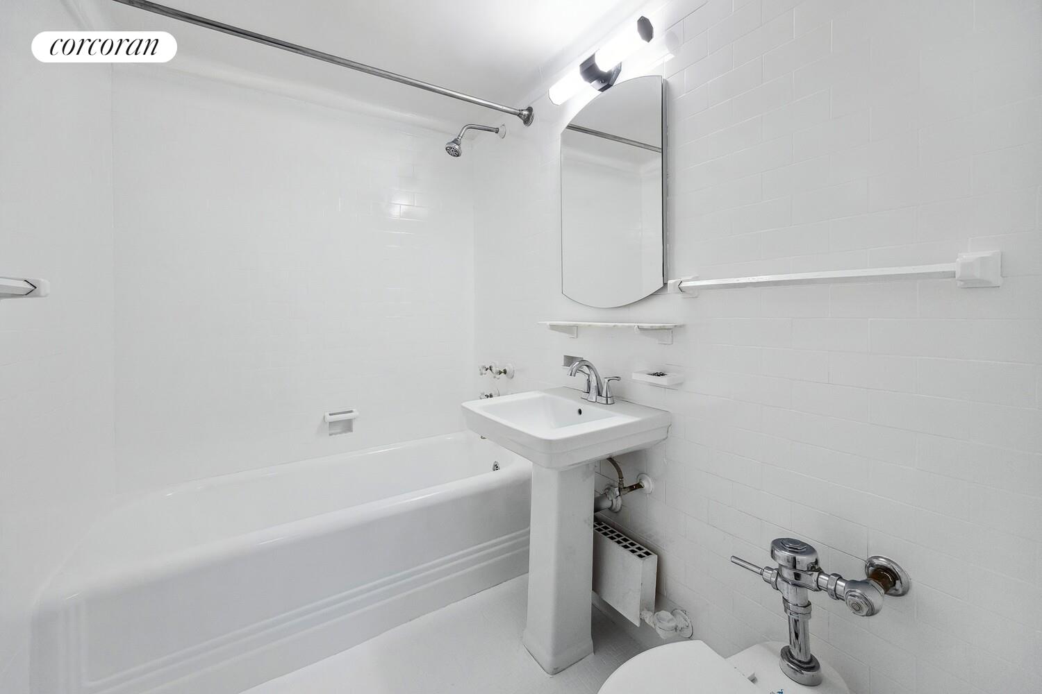 #5 photo, 353 W 56TH Street, マンハッタン Hells Kitchen , NY 10019