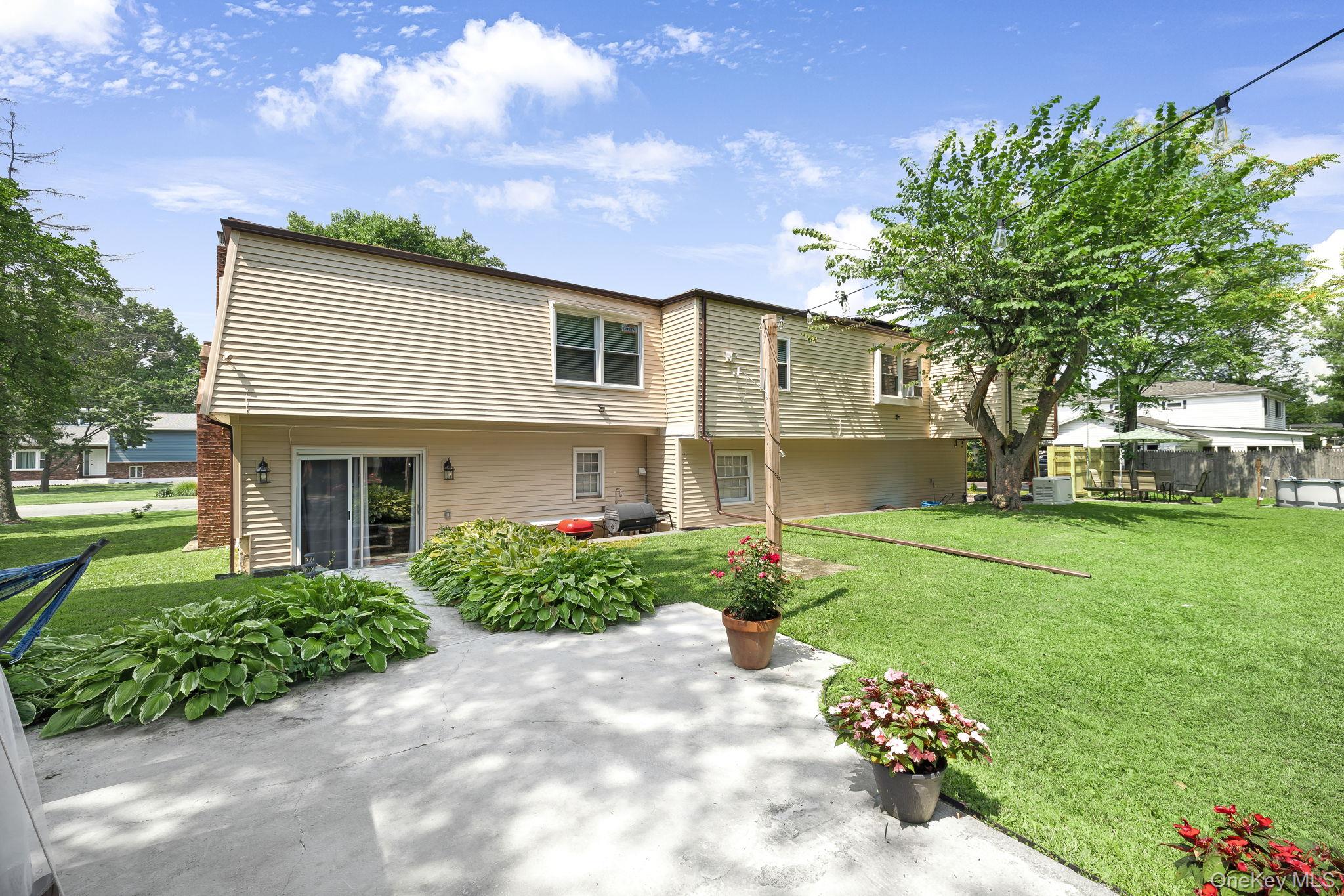 #4 photo, 6 Farmstead Road, New Windsor , NY 12553