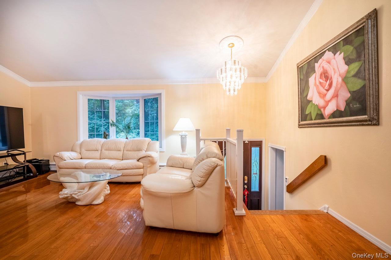 #17 photo, 239 Canterbury Road, White Plains , NY 10607