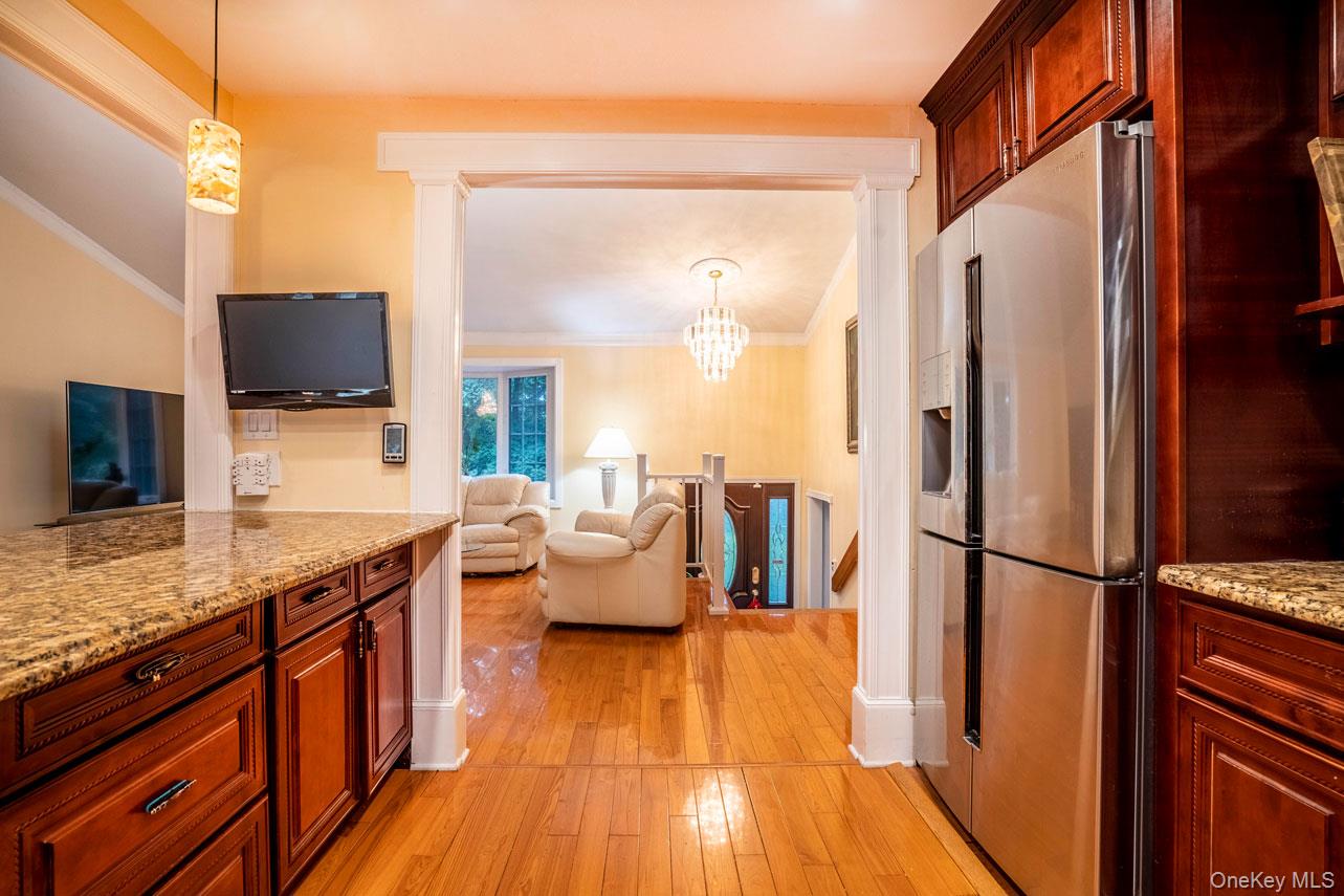 #18 photo, 239 Canterbury Road, White Plains , NY 10607