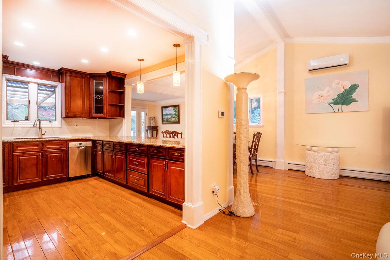 #20 photo, 239 Canterbury Road, White Plains , NY 10607