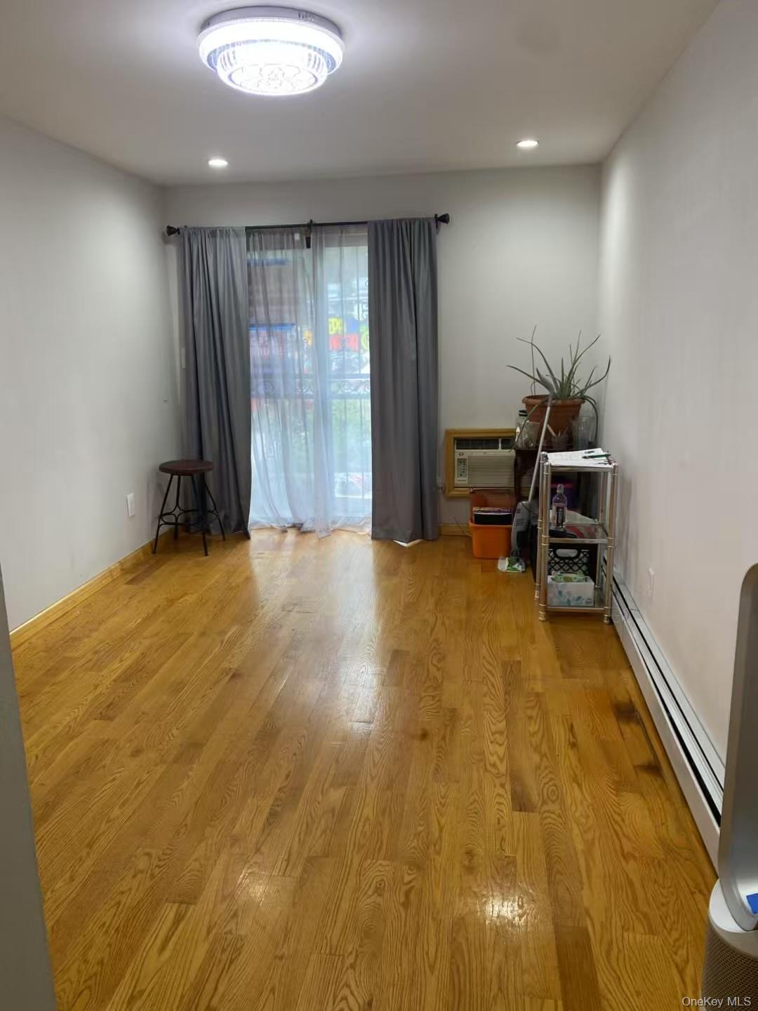 #5 photo, 4211 108th Street, クイーンズ区 Corona , NY 11368