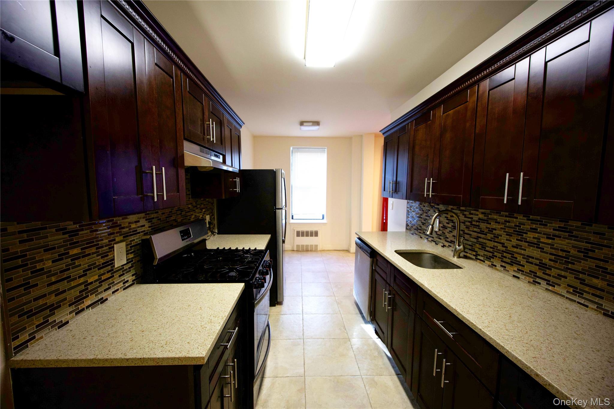 #4 photo, 2 Spruce Street, Great Neck , NY 11021