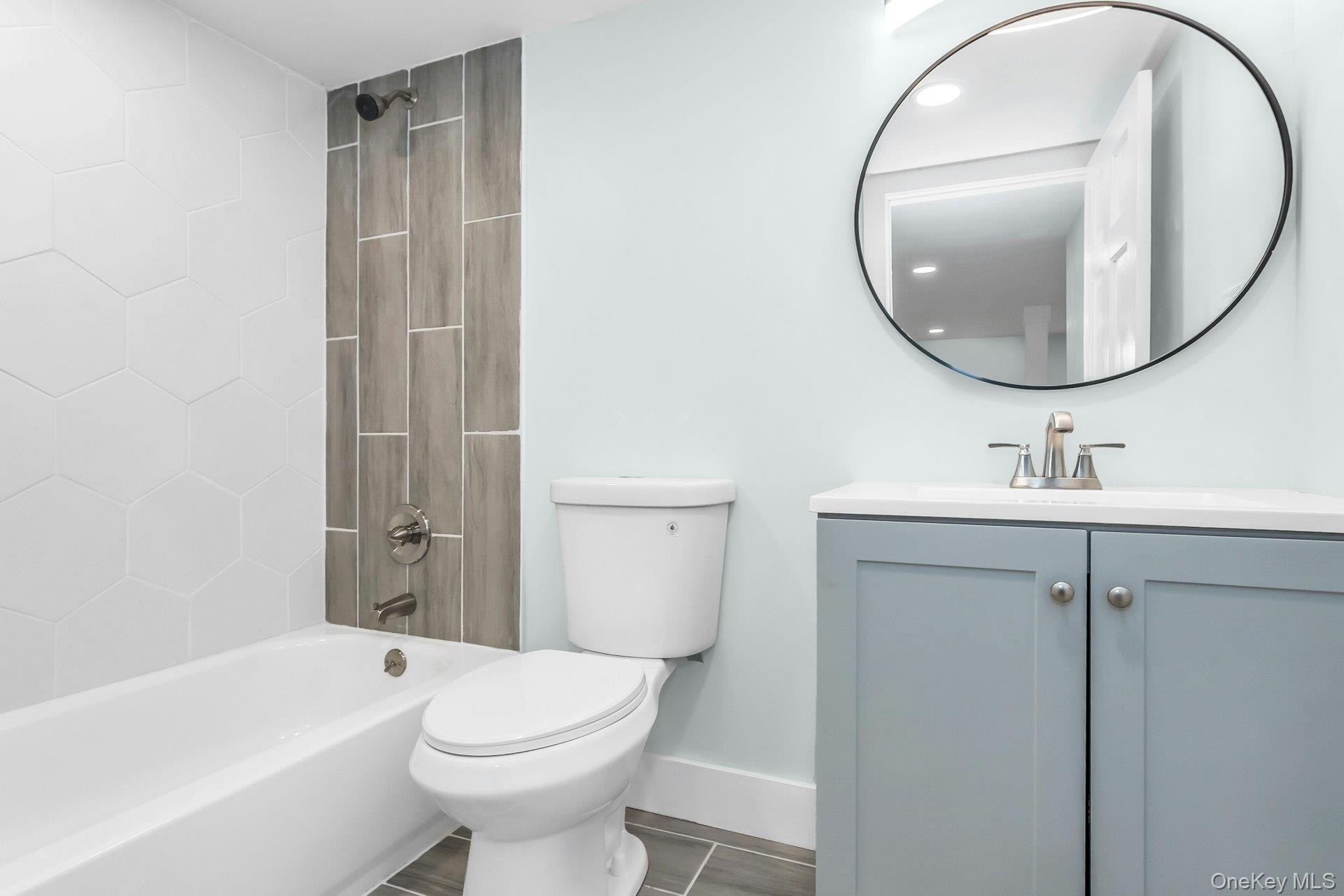 #14 photo, 907 Pearl Street, Bohemia , NY 11716