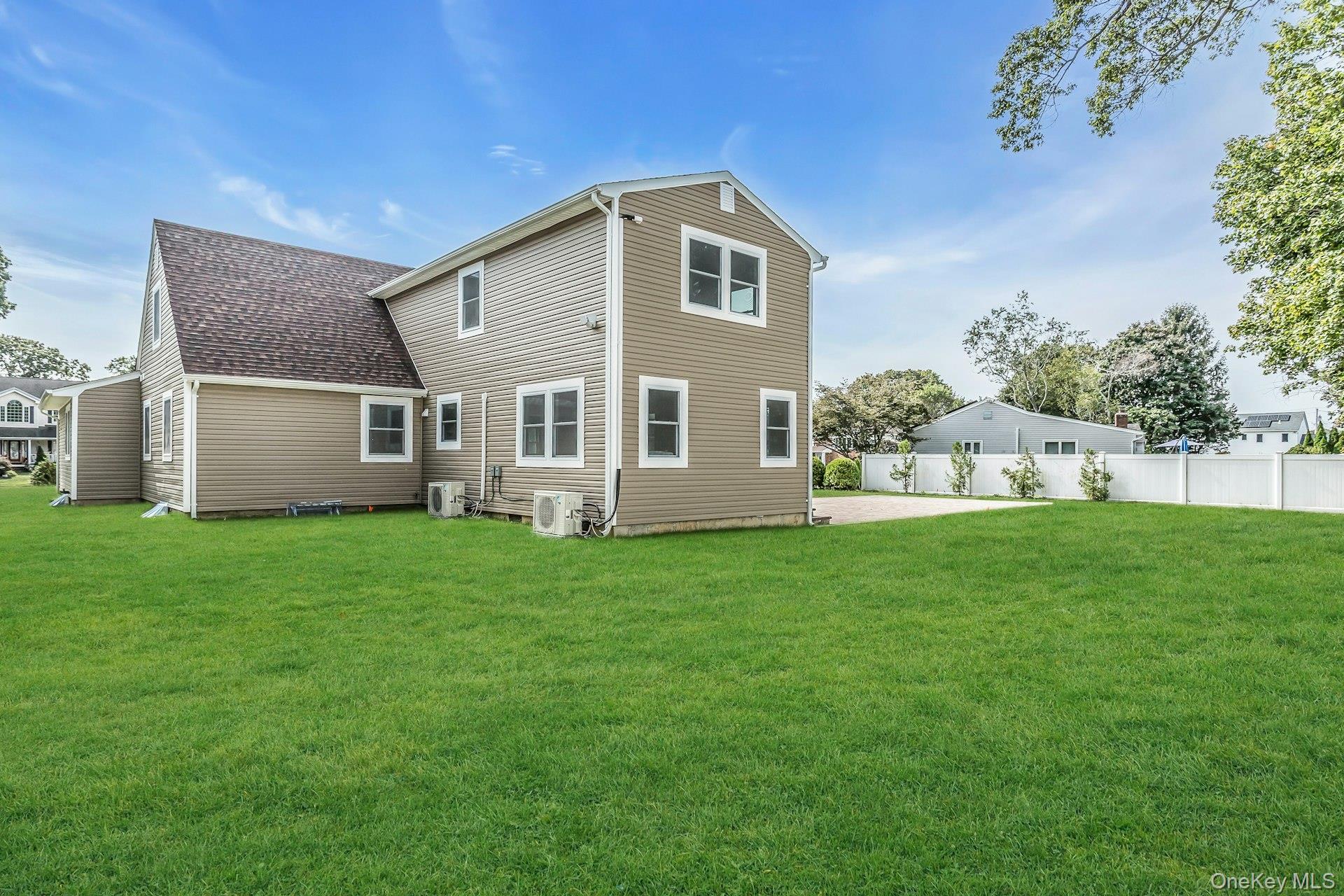 #3 photo, 907 Pearl Street, Bohemia , NY 11716