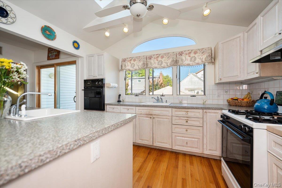 #12 photo, 23 Arthur Avenue, ナッソー郡 Bethpage , NY 11714