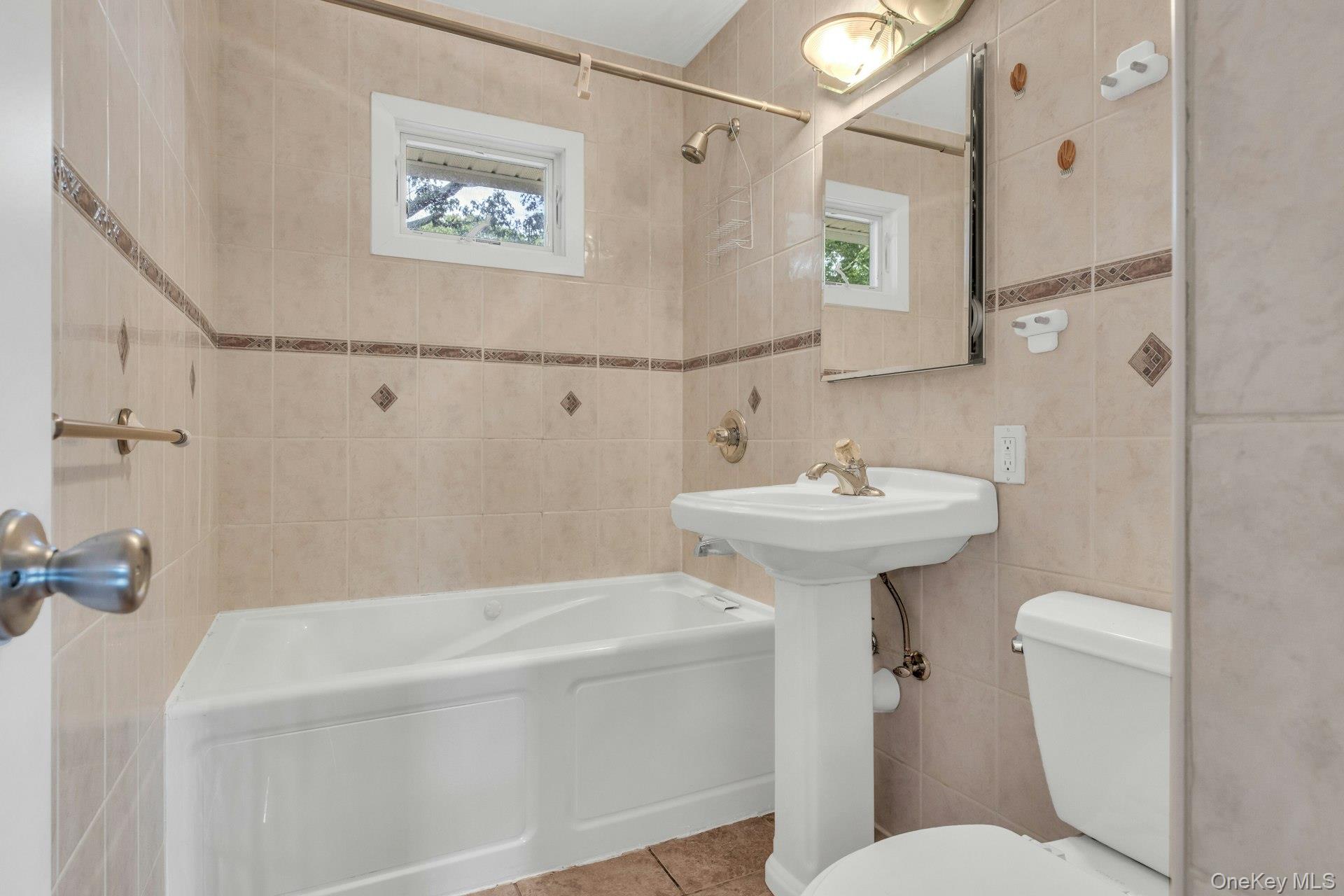 #10 photo, 130 Sylvan Avenue, サフォーク郡 Flanders , NY 11901