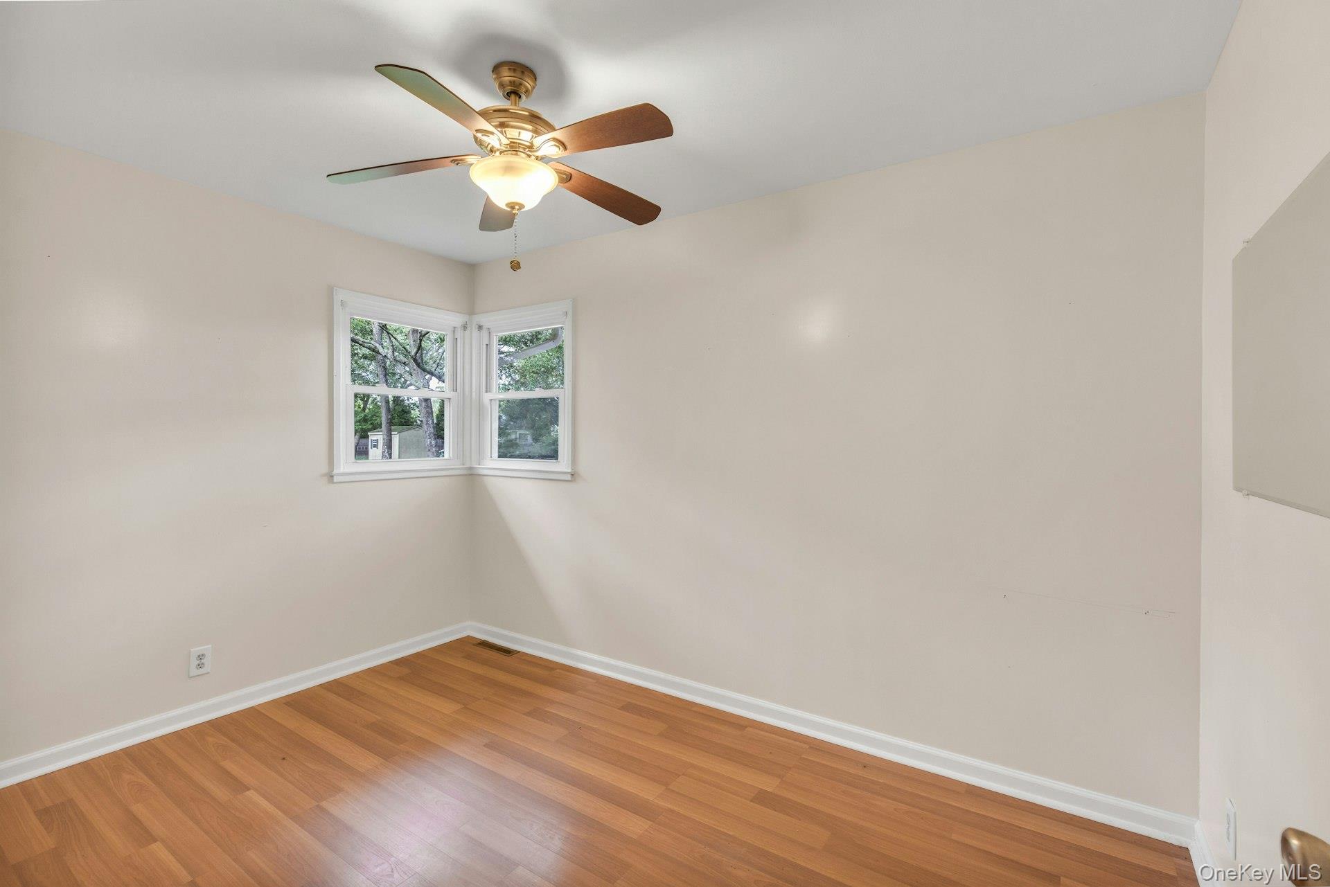 #11 photo, 130 Sylvan Avenue, サフォーク郡 Flanders , NY 11901