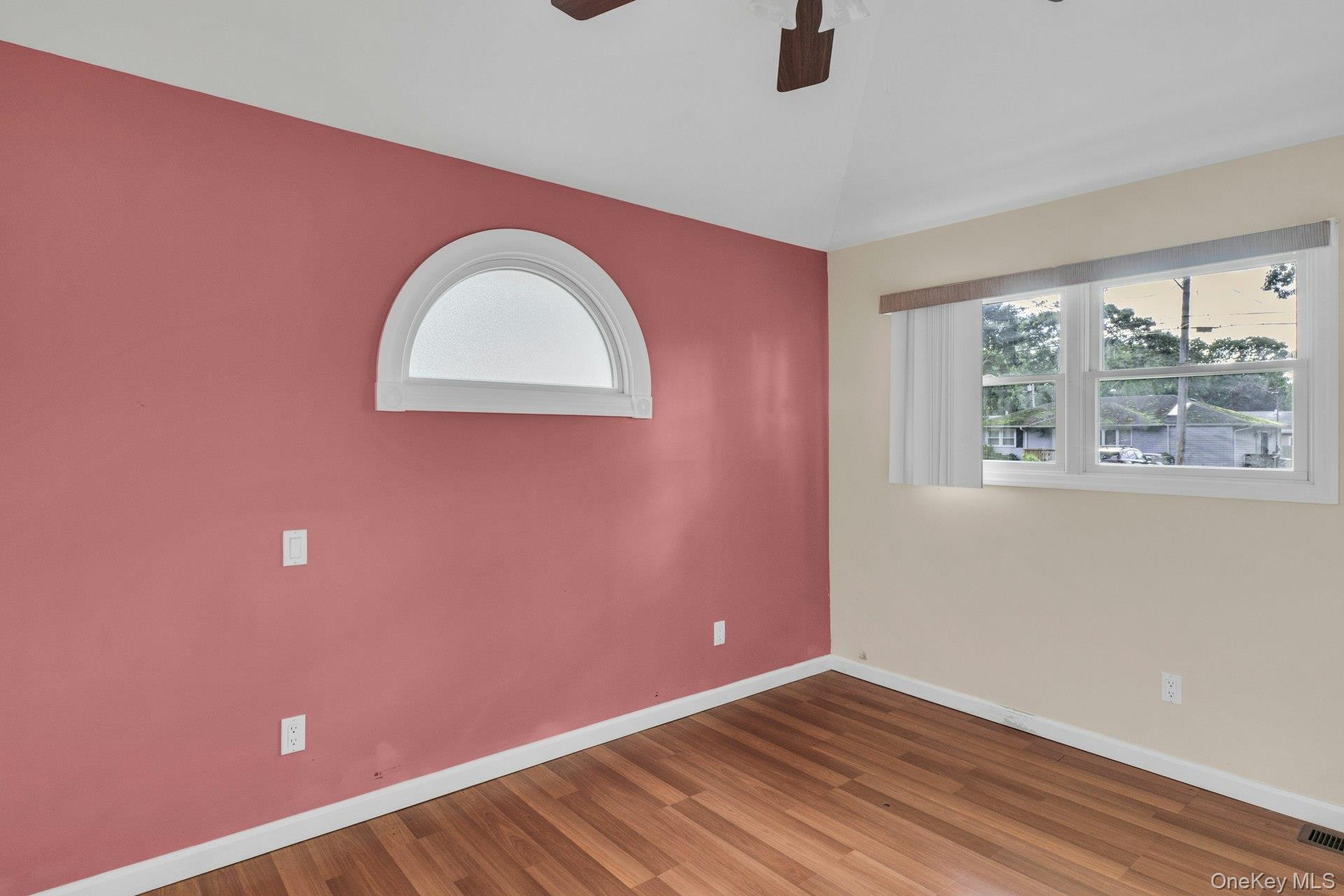 #13 photo, 130 Sylvan Avenue, サフォーク郡 Flanders , NY 11901