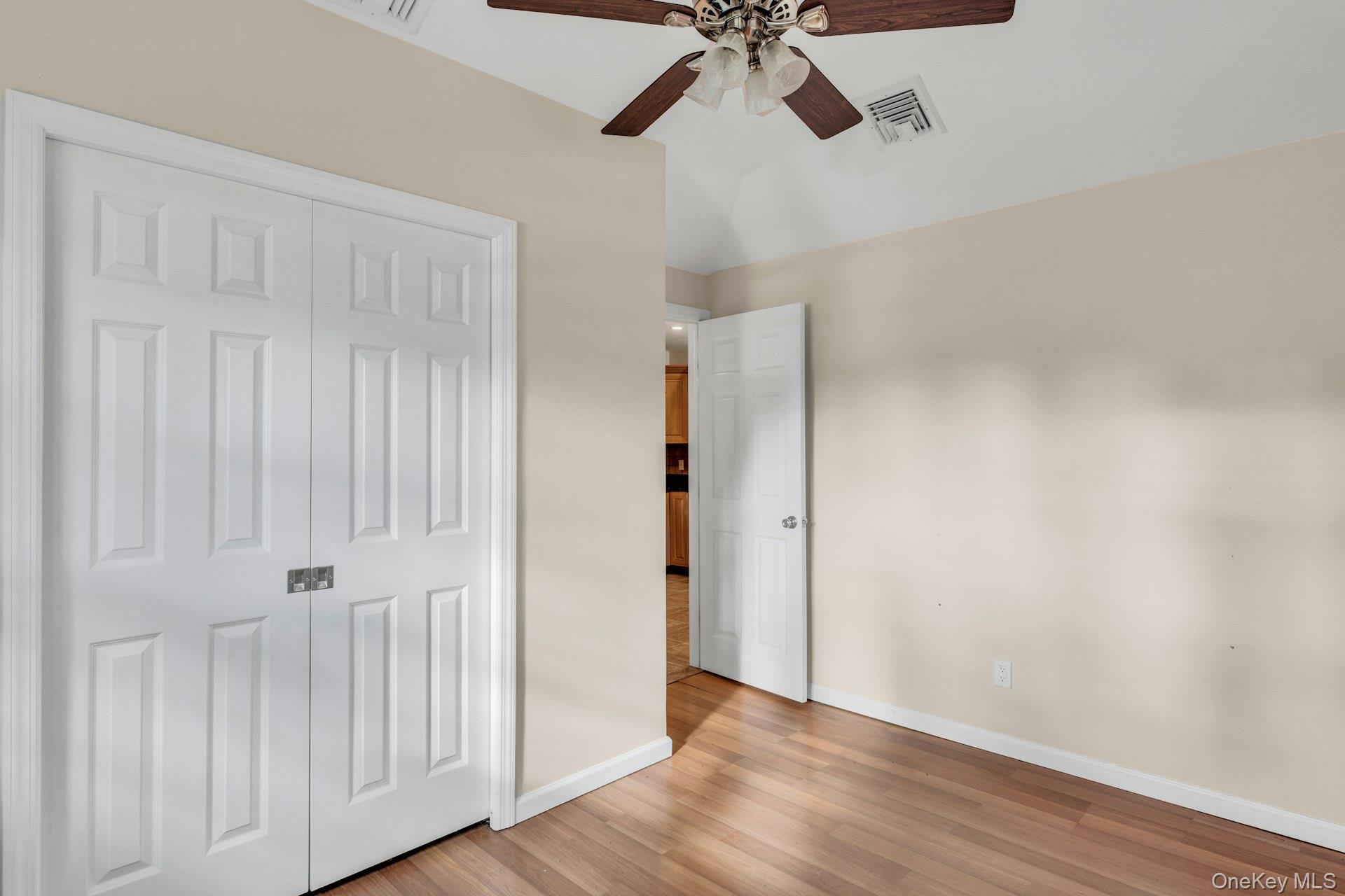 #14 photo, 130 Sylvan Avenue, サフォーク郡 Flanders , NY 11901