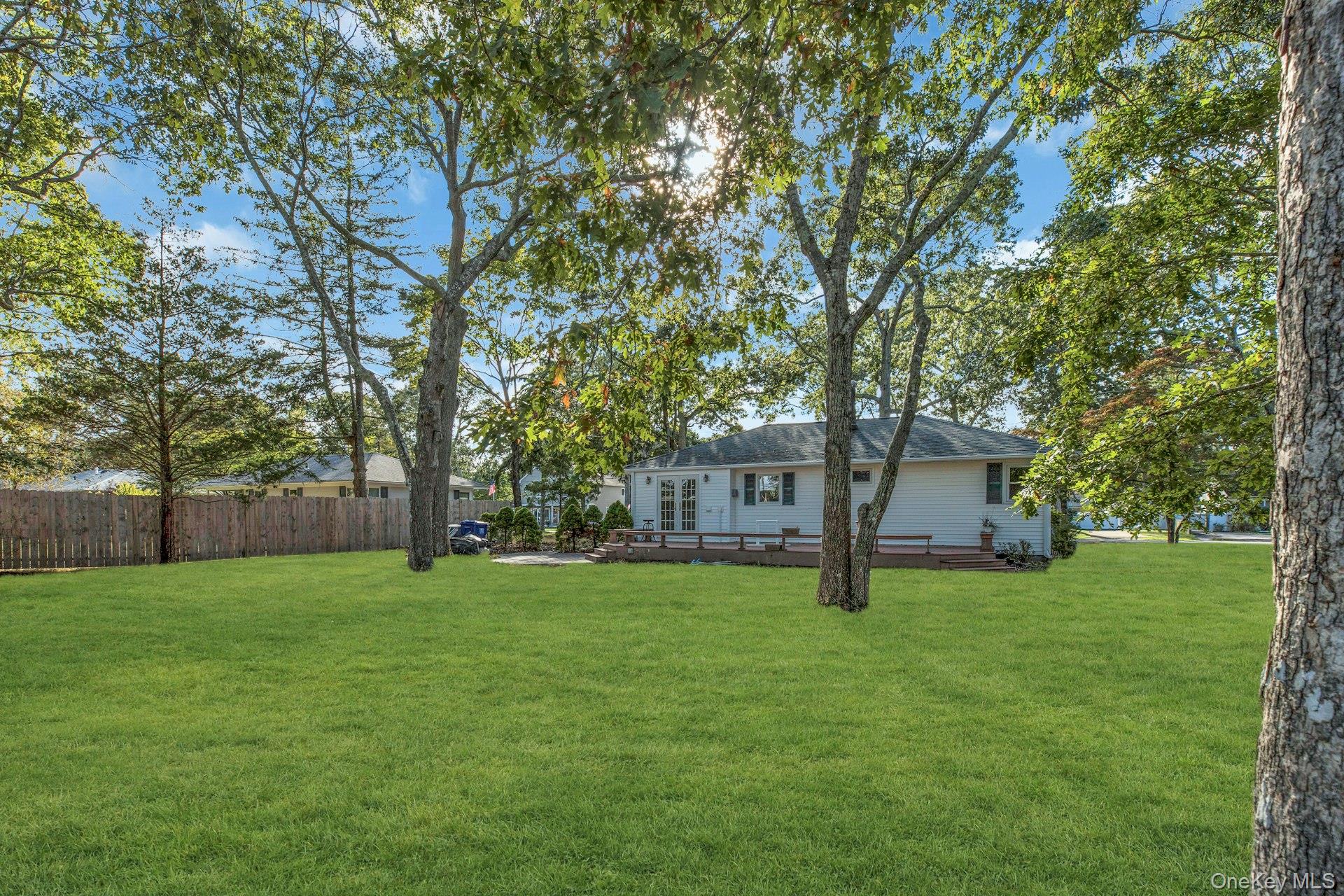 #16 photo, 130 Sylvan Avenue, サフォーク郡 Flanders , NY 11901