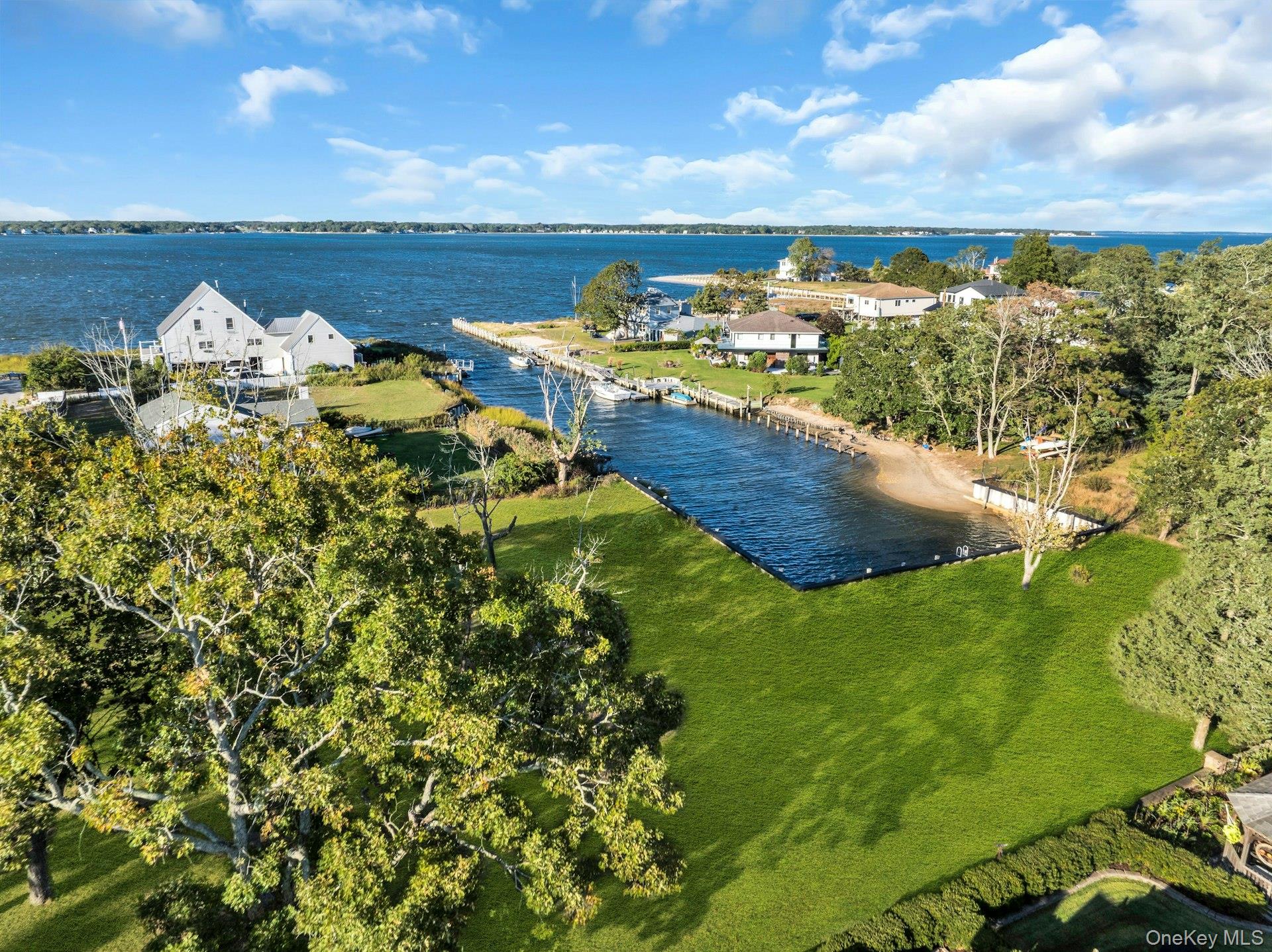 #19 photo, 130 Sylvan Avenue, サフォーク郡 Flanders , NY 11901