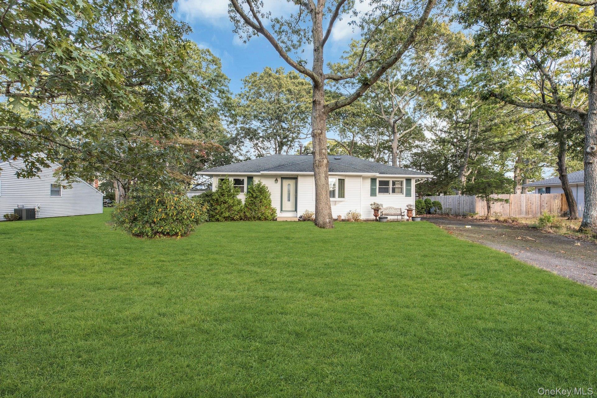 #2 photo, 130 Sylvan Avenue, サフォーク郡 Flanders , NY 11901