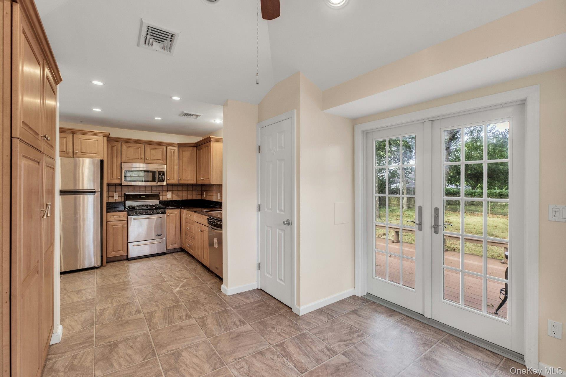 #4 photo, 130 Sylvan Avenue, サフォーク郡 Flanders , NY 11901