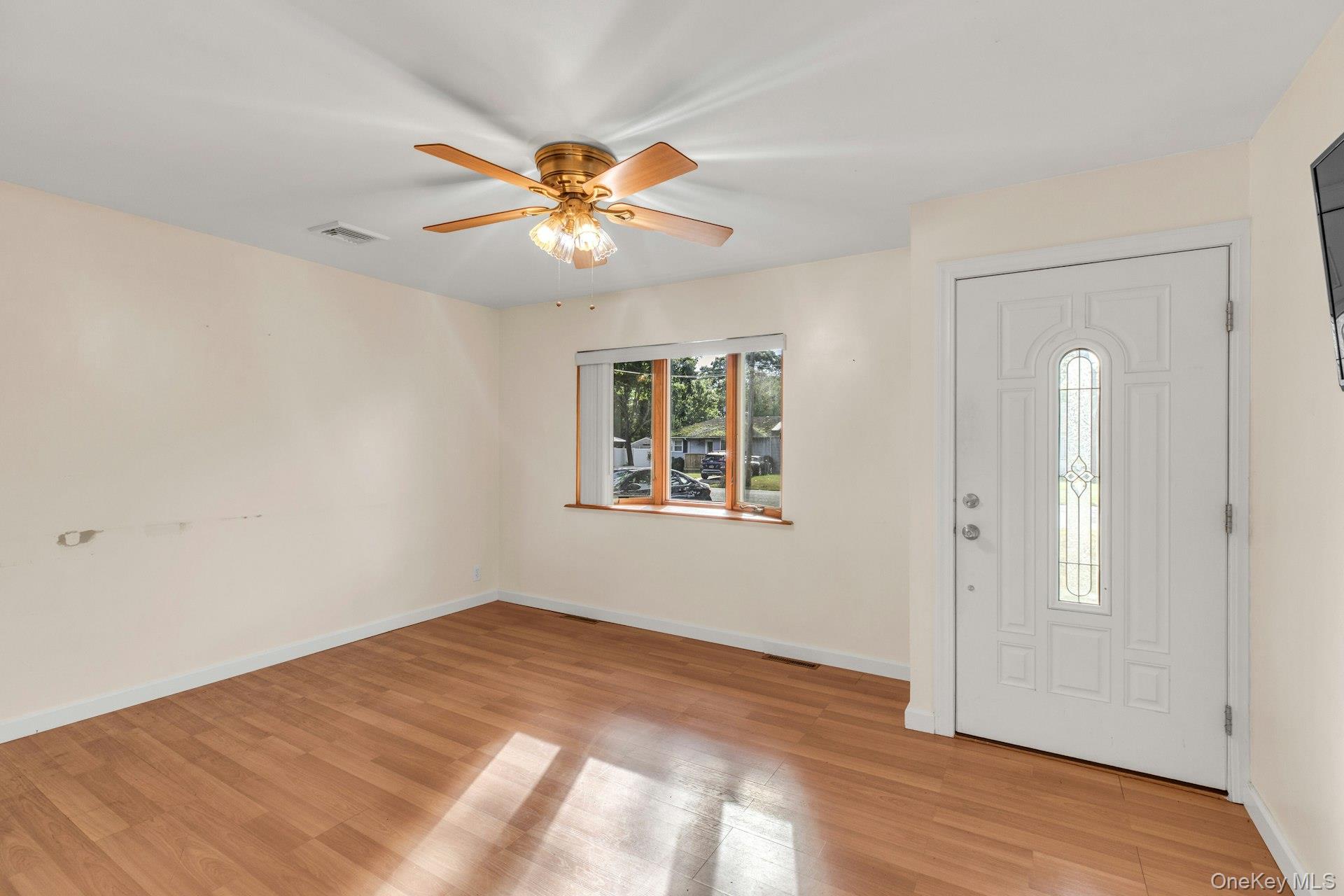 #6 photo, 130 Sylvan Avenue, サフォーク郡 Flanders , NY 11901