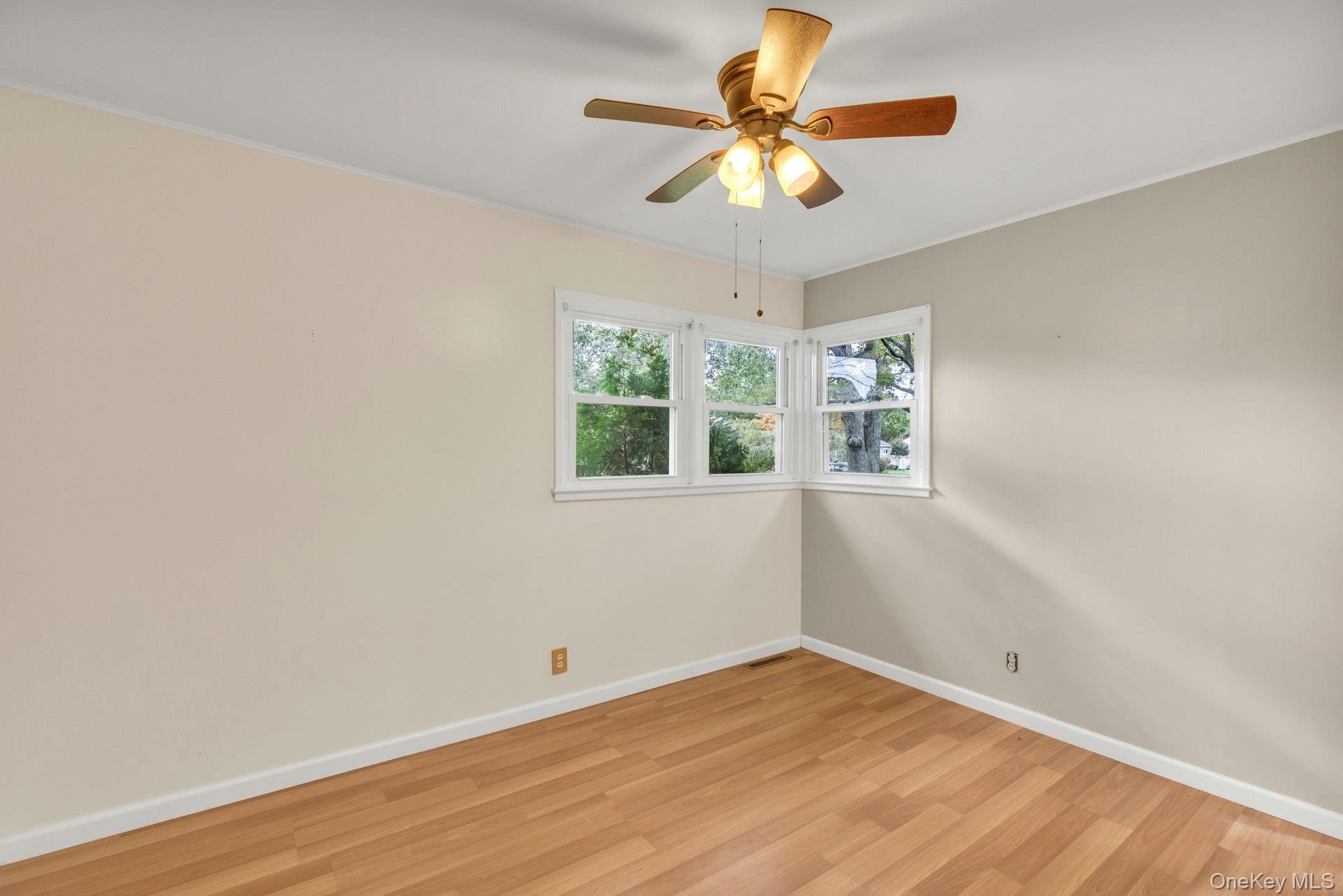 #8 photo, 130 Sylvan Avenue, サフォーク郡 Flanders , NY 11901