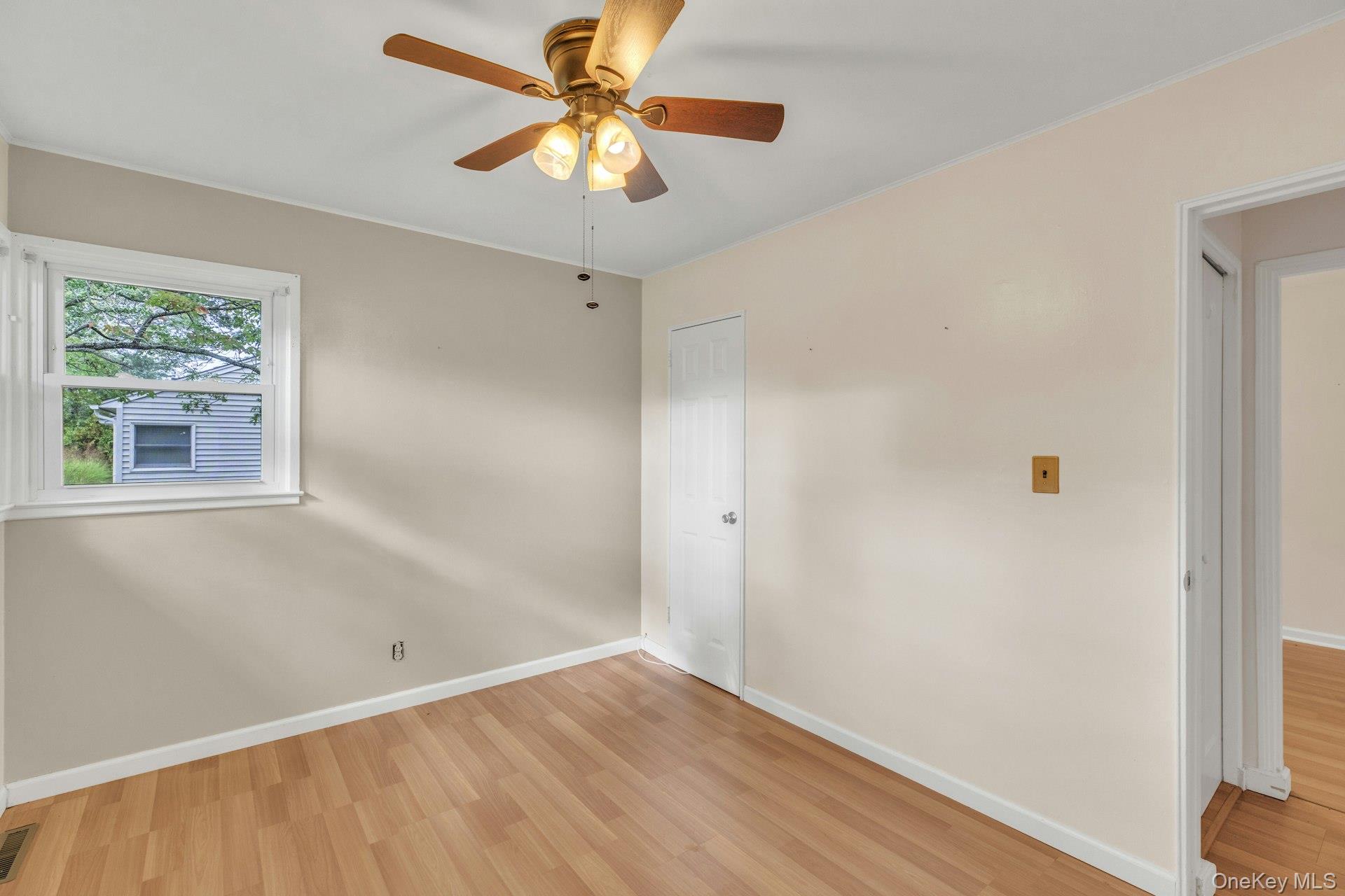 #9 photo, 130 Sylvan Avenue, サフォーク郡 Flanders , NY 11901