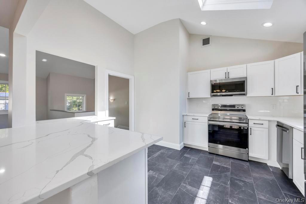 #10 photo, 2 Pearl Place, Greenlawn , NY 11740