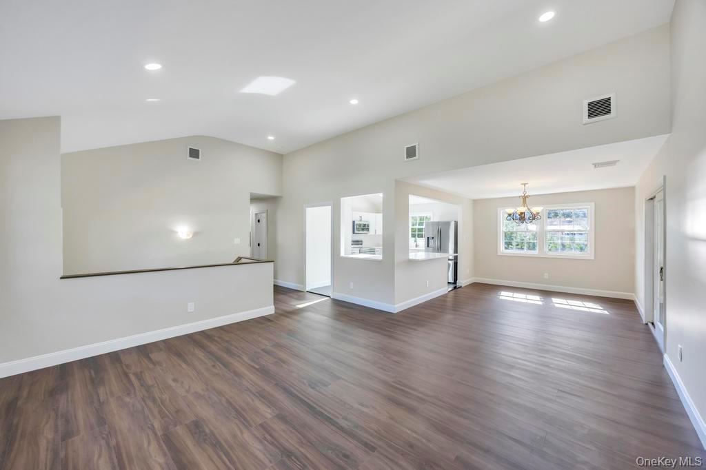 #4 photo, 2 Pearl Place, Greenlawn , NY 11740