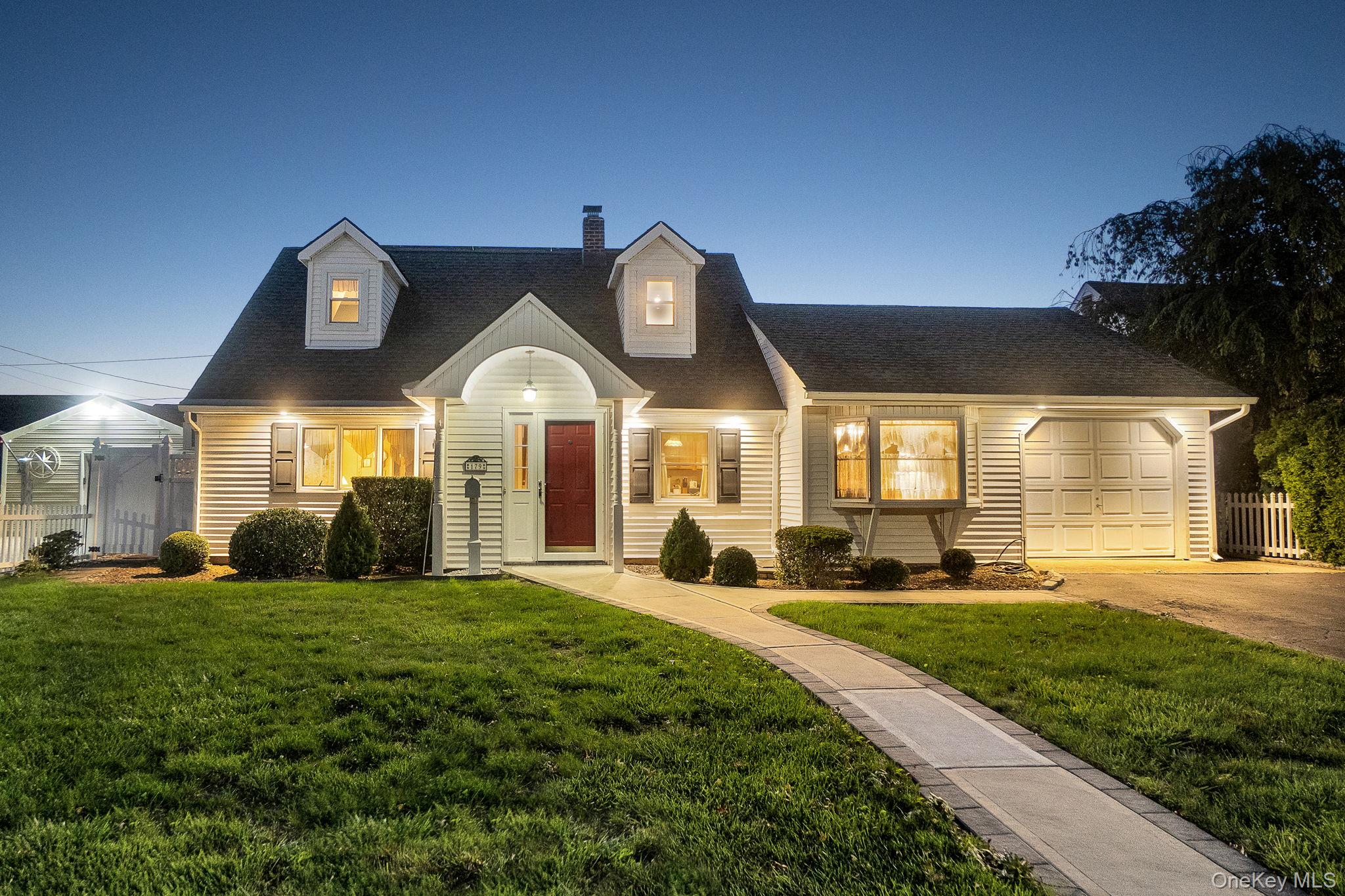 #1 photo, 179 Swan Lane, ナッソー郡 Levittown , NY 11756