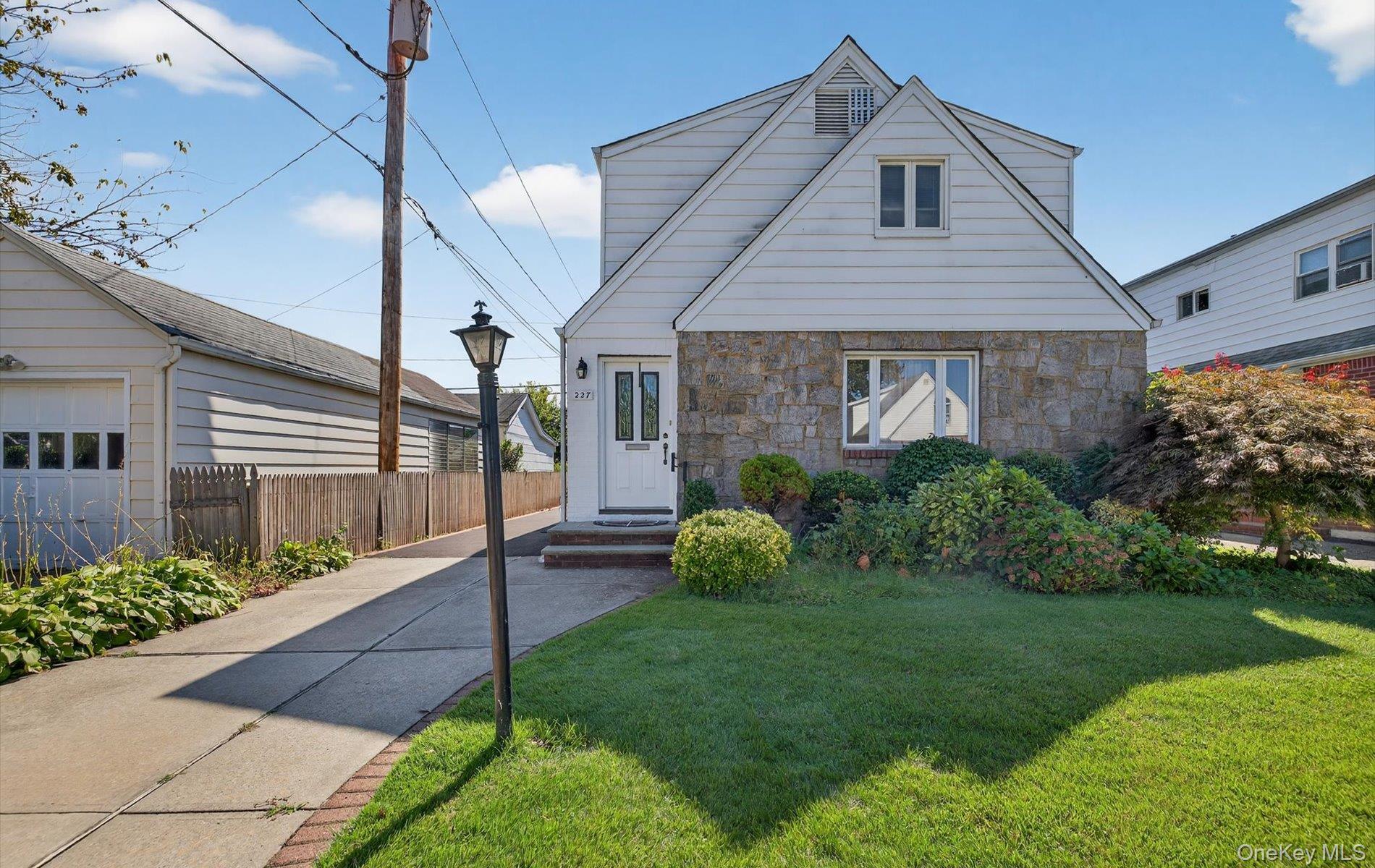 #2 photo, 227 Brown Street, ナッソー郡 Mineola , NY 11501