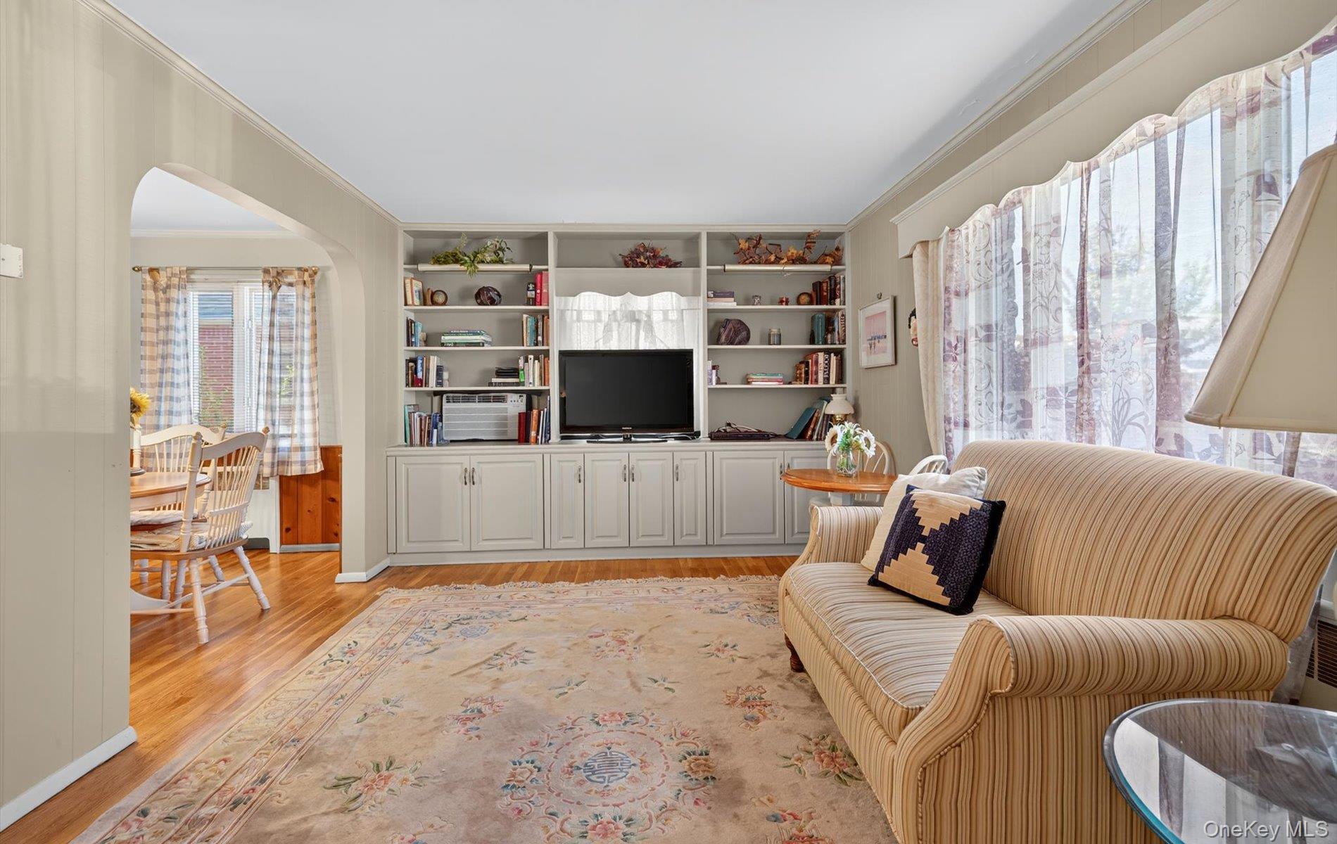 #4 photo, 227 Brown Street, ナッソー郡 Mineola , NY 11501