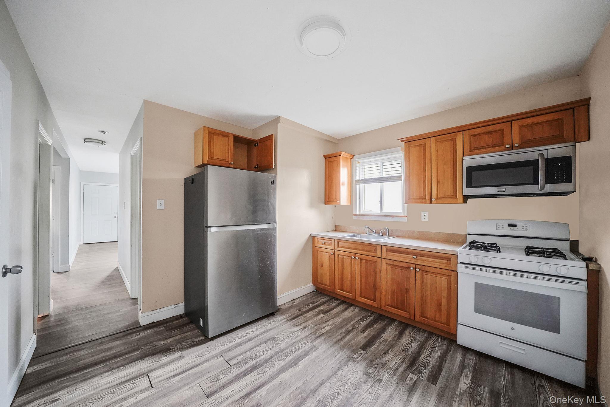 #8 photo, 110 2nd Avenue, Bay Shore , NY 11706