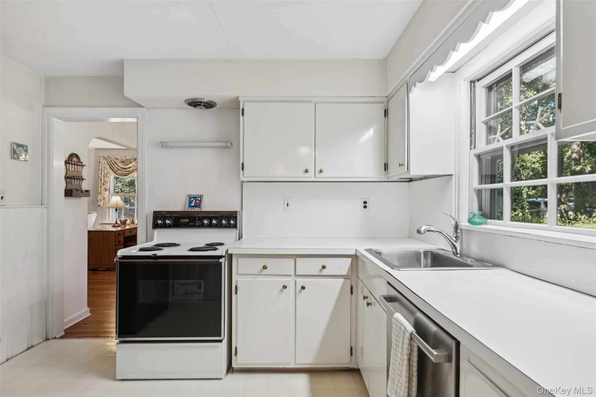 #10 photo, 3 Soundview Drive, Huntington , NY 11743