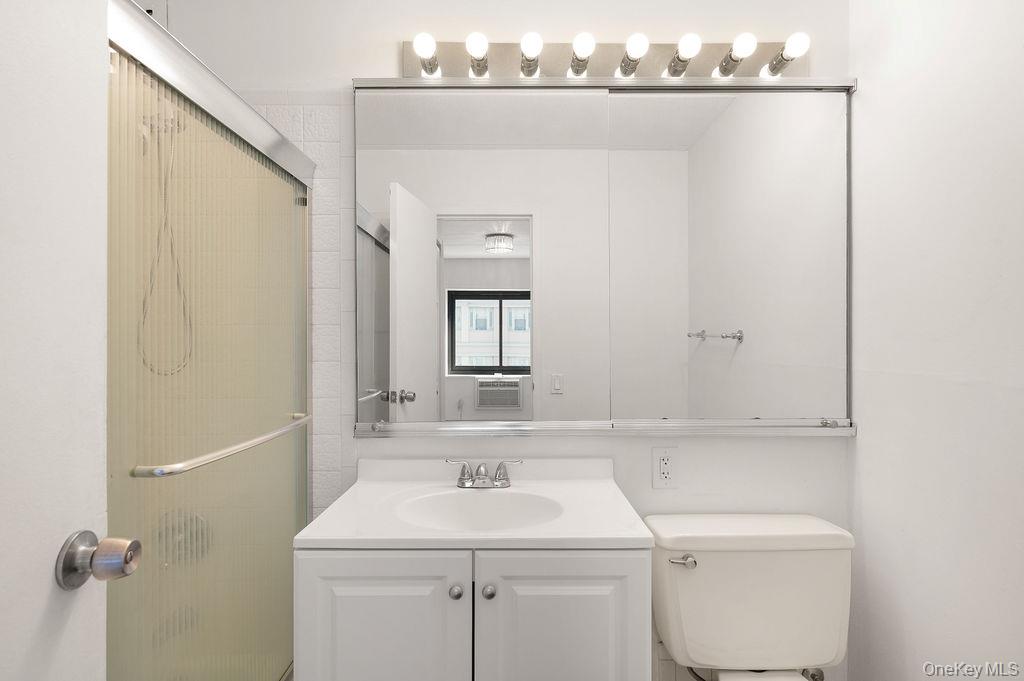 #14 photo, 666 Pelham Road, New Rochelle , NY 10805