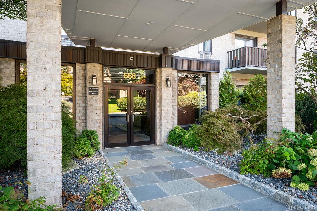 #2 photo, 666 Pelham Road, New Rochelle , NY 10805