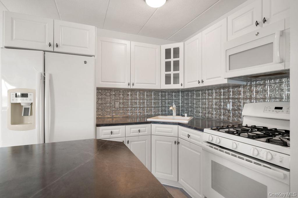 #6 photo, 666 Pelham Road, New Rochelle , NY 10805