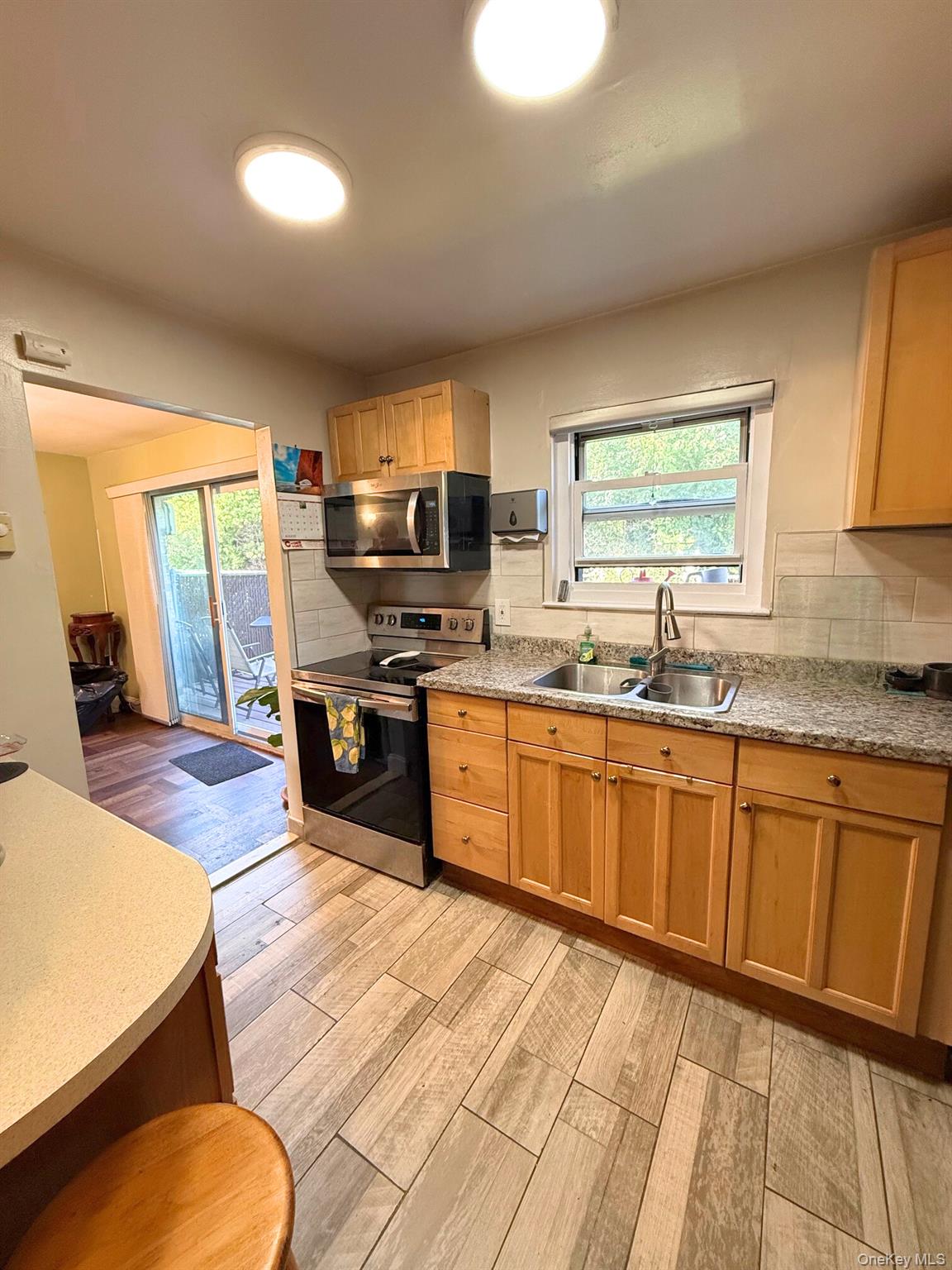 #12 photo, 15 Harrison Avenue, サフォーク郡 Amityville , NY 11701