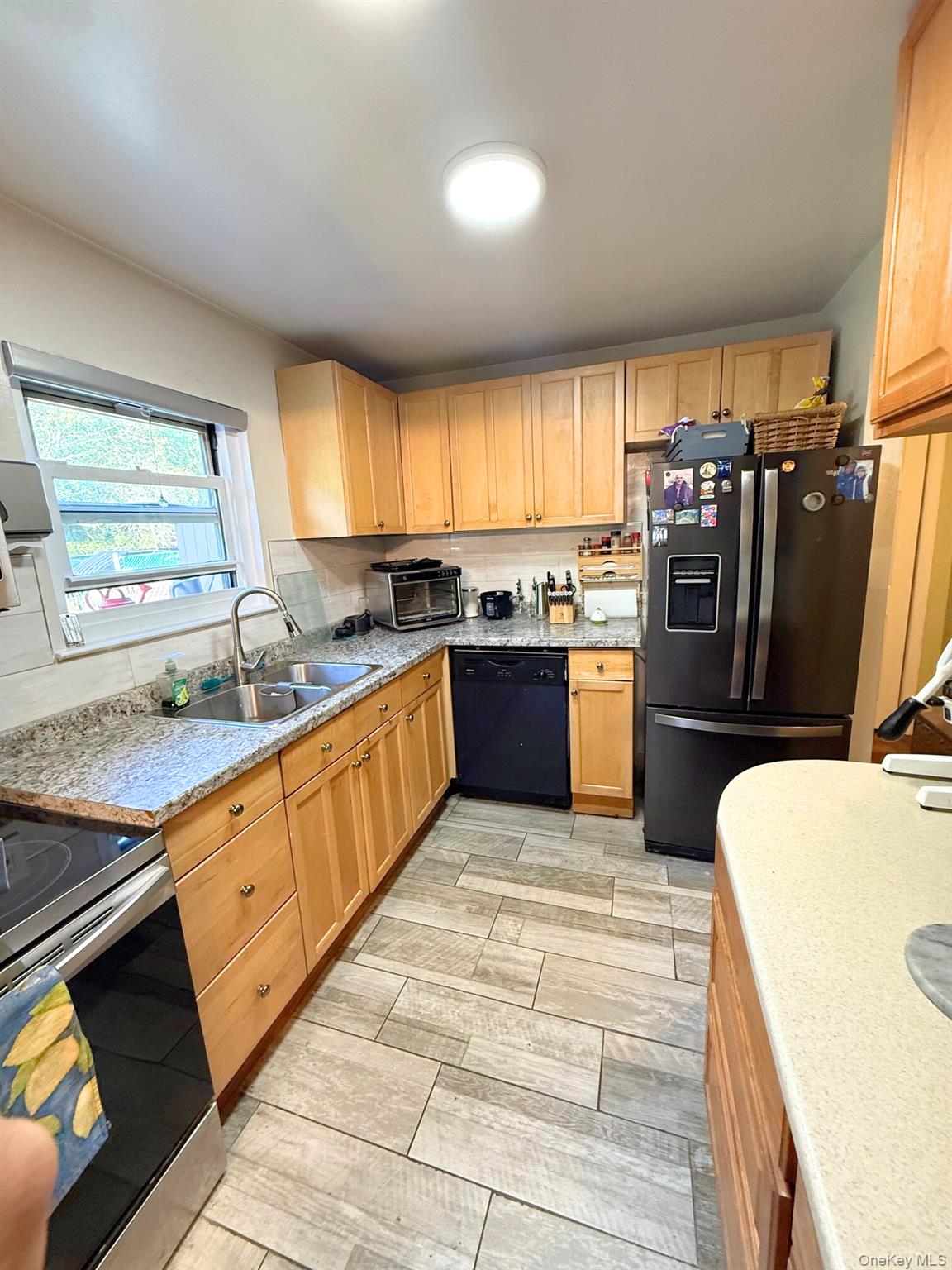 #13 photo, 15 Harrison Avenue, サフォーク郡 Amityville , NY 11701