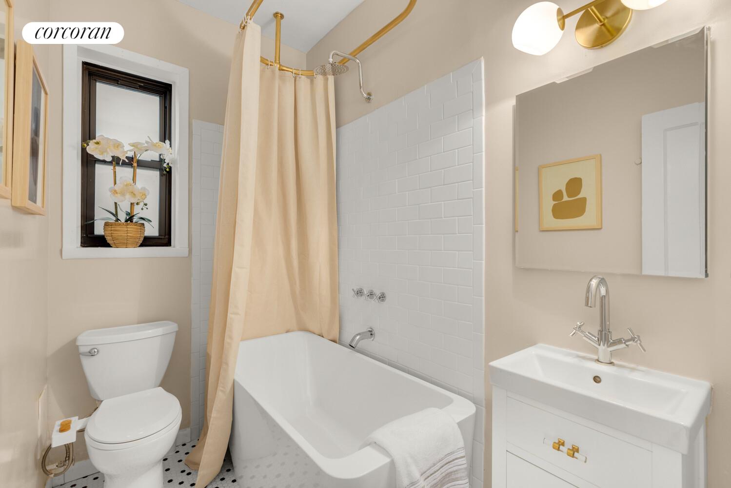 #7 photo, 345 MONTGOMERY Street, ブルックリン区 Crown Heights , NY 11225