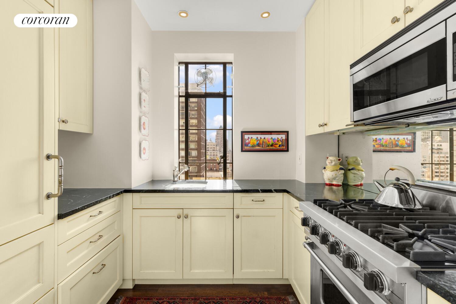 #9 photo, 340 W 57TH Street, マンハッタン Hells Kitchen , NY 10019