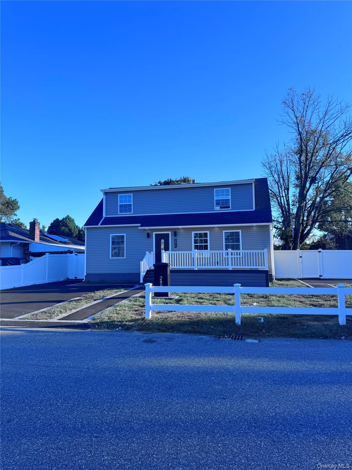 #1 photo, 280 Neptune Avenue, سوفولك West Babylon , NY 11704