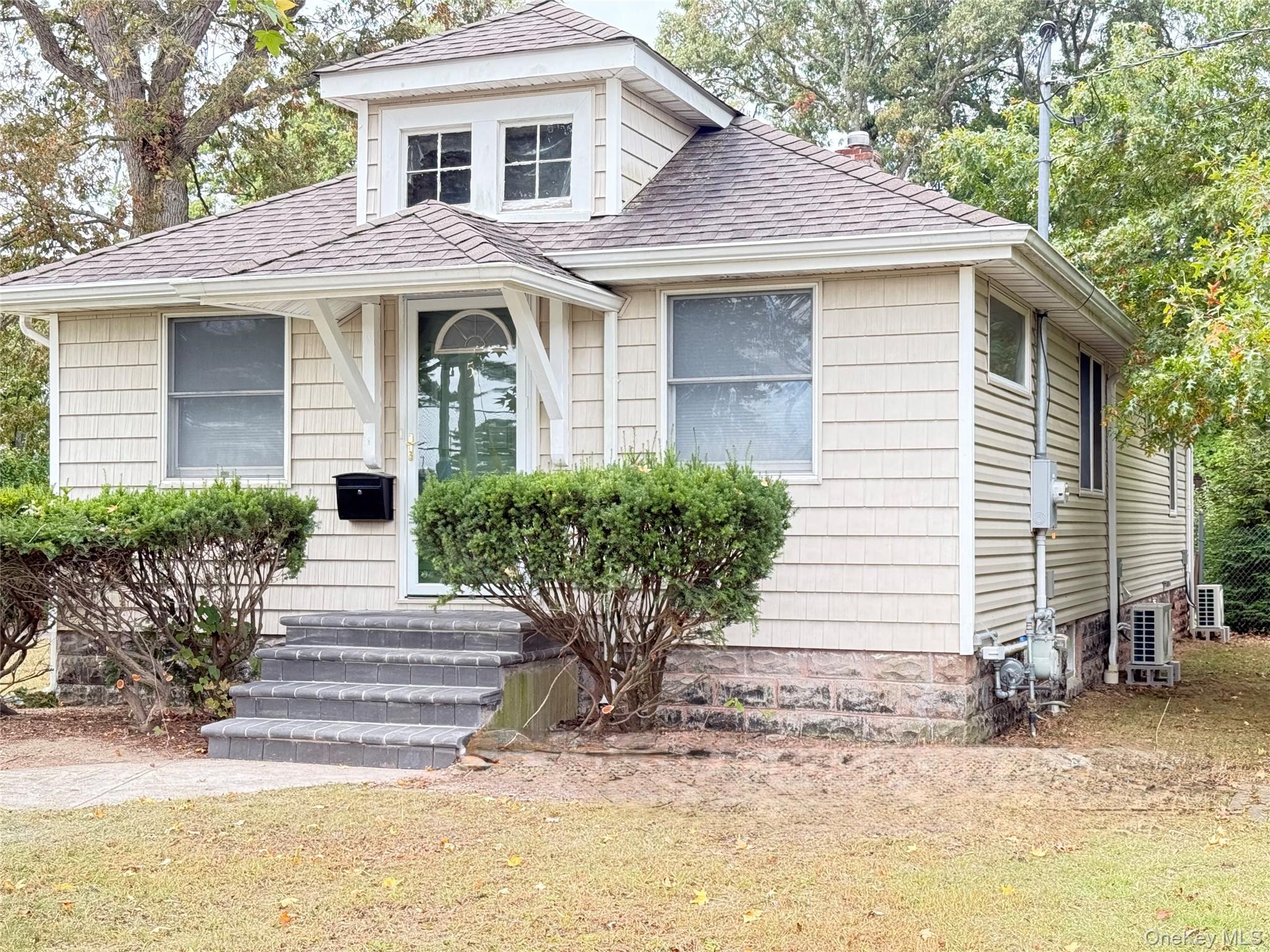 #2 photo, 56 Heisser Lane, ナッソー郡 Farmingdale , NY 11735