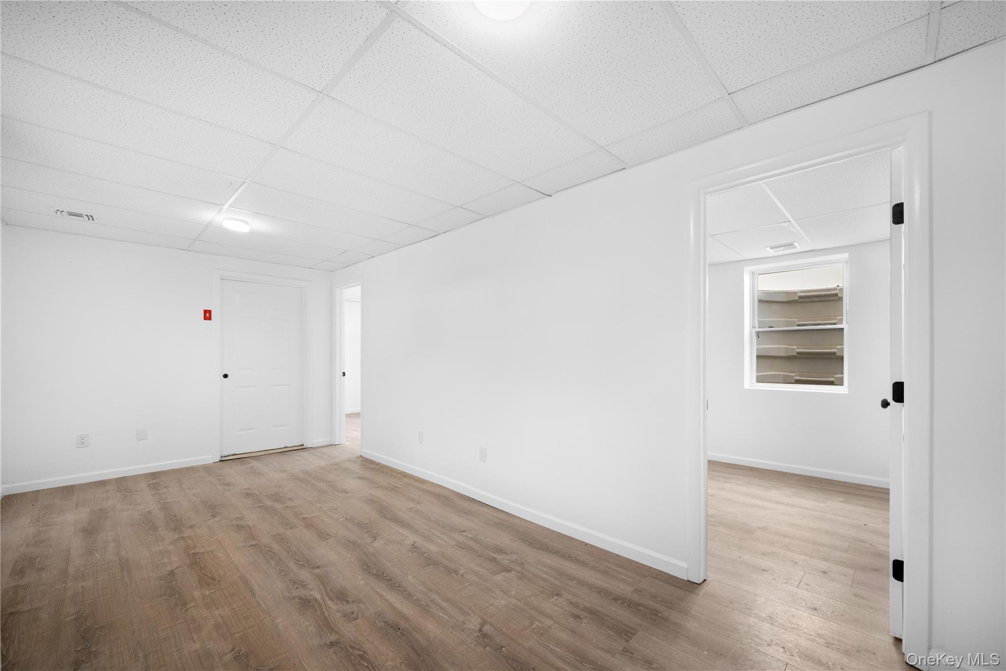 #14 photo, 8 N Clinton Street, サフォーク郡 Center Moriches , NY 11934