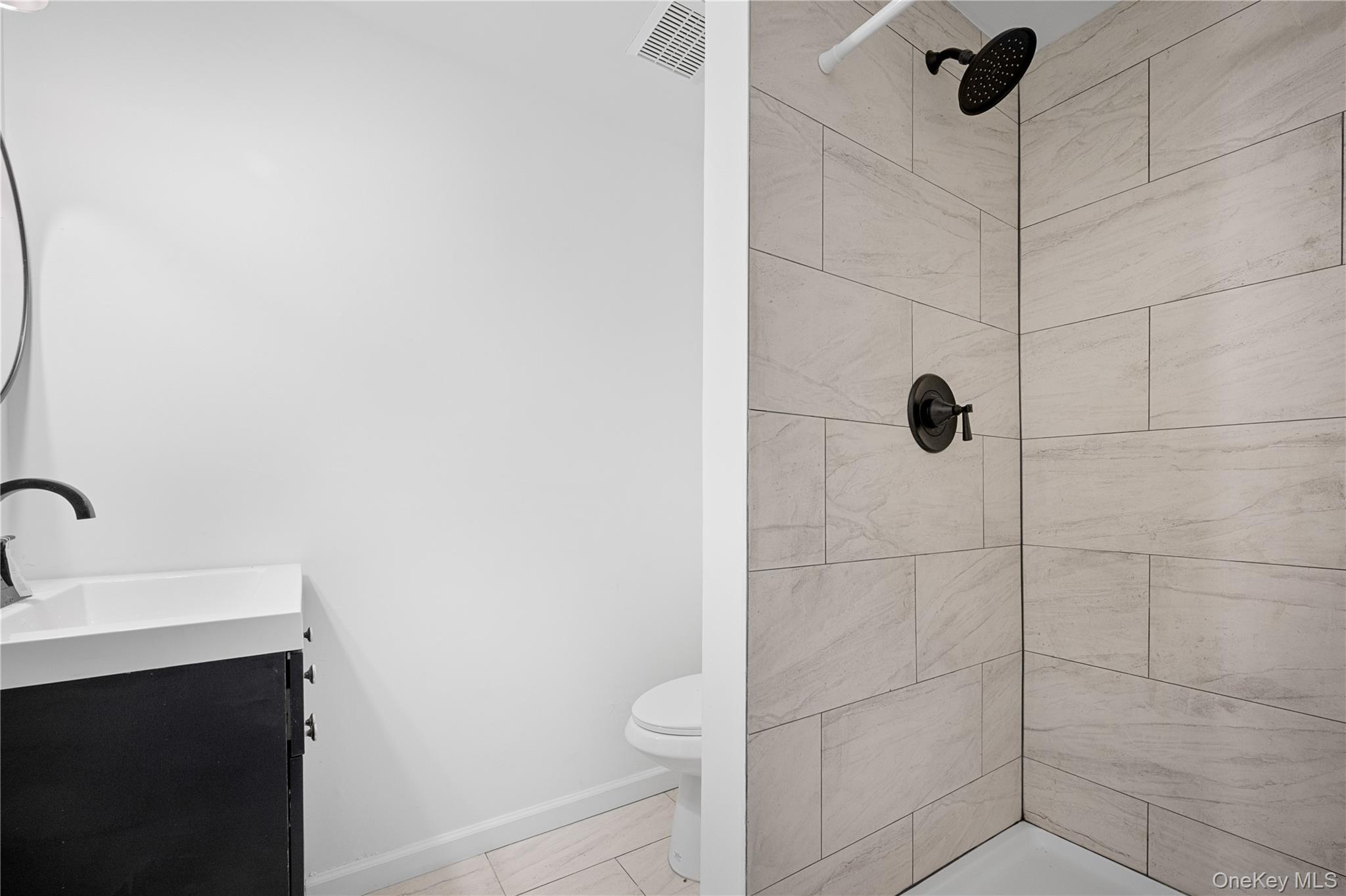 #16 photo, 8 N Clinton Street, サフォーク郡 Center Moriches , NY 11934