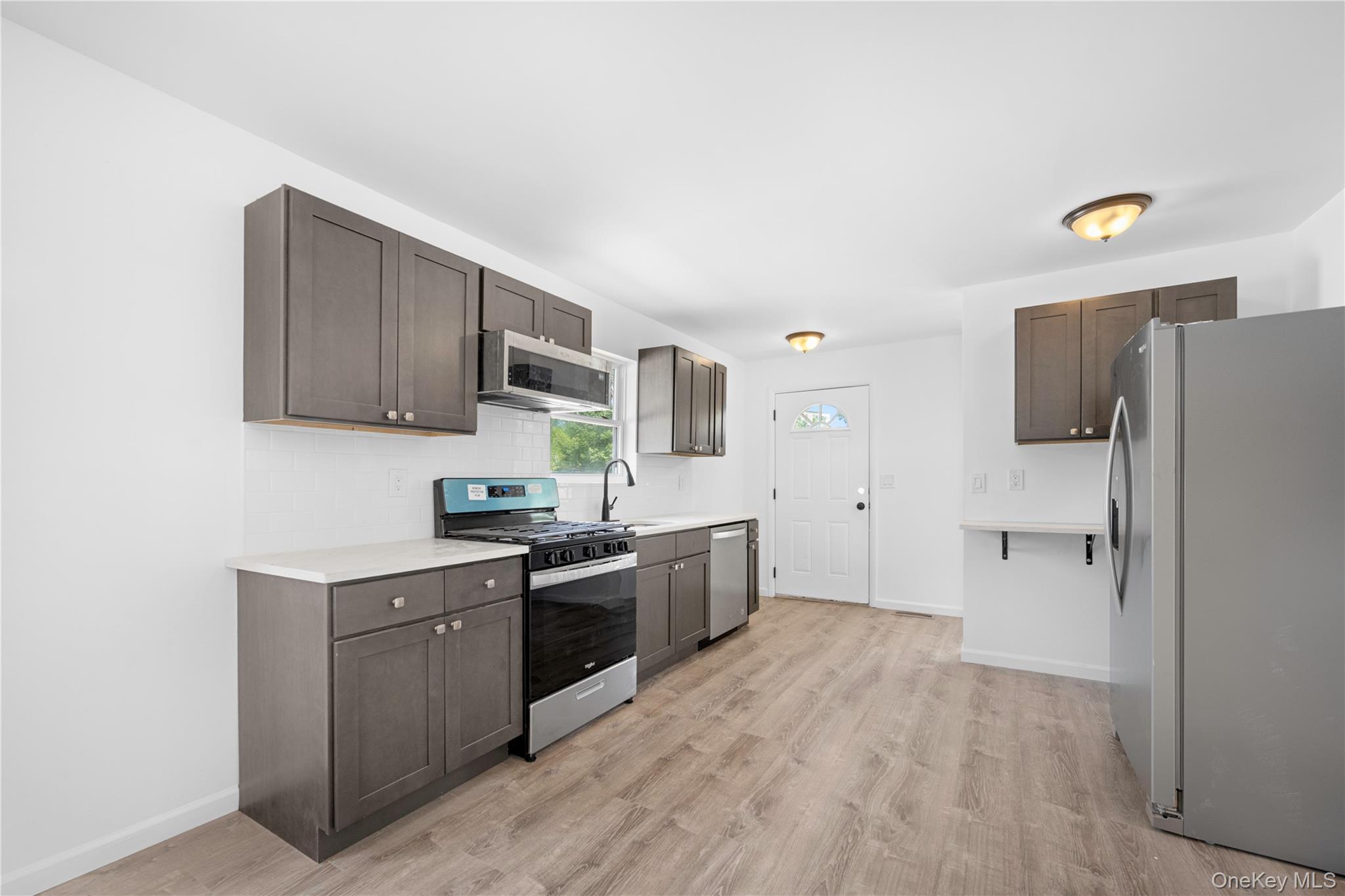 #5 photo, 8 N Clinton Street, サフォーク郡 Center Moriches , NY 11934