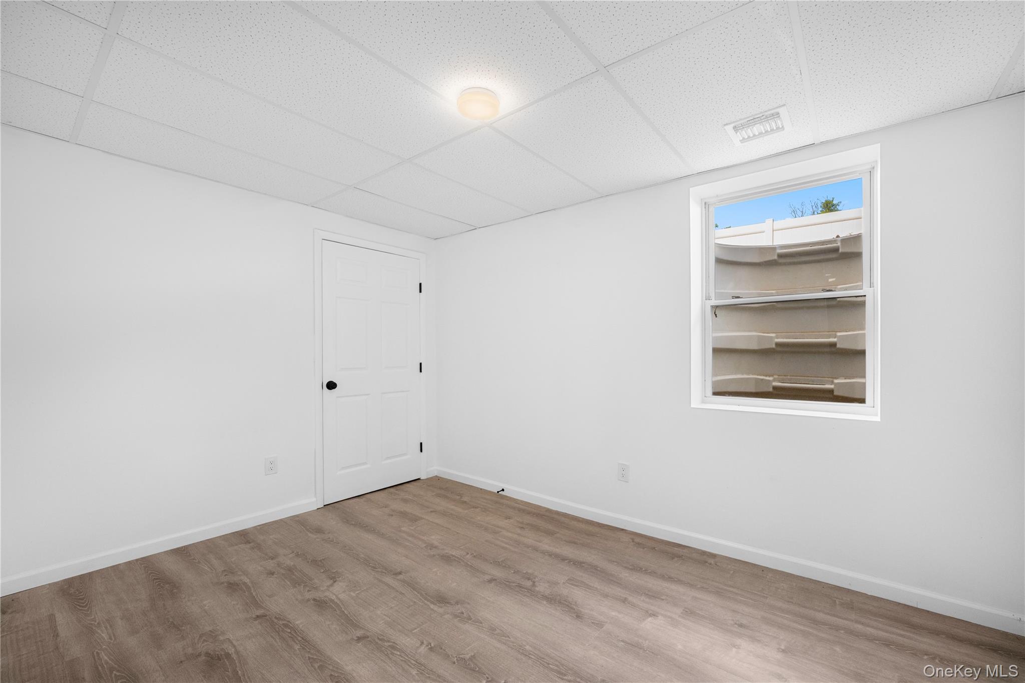 #7 photo, 8 N Clinton Street, サフォーク郡 Center Moriches , NY 11934