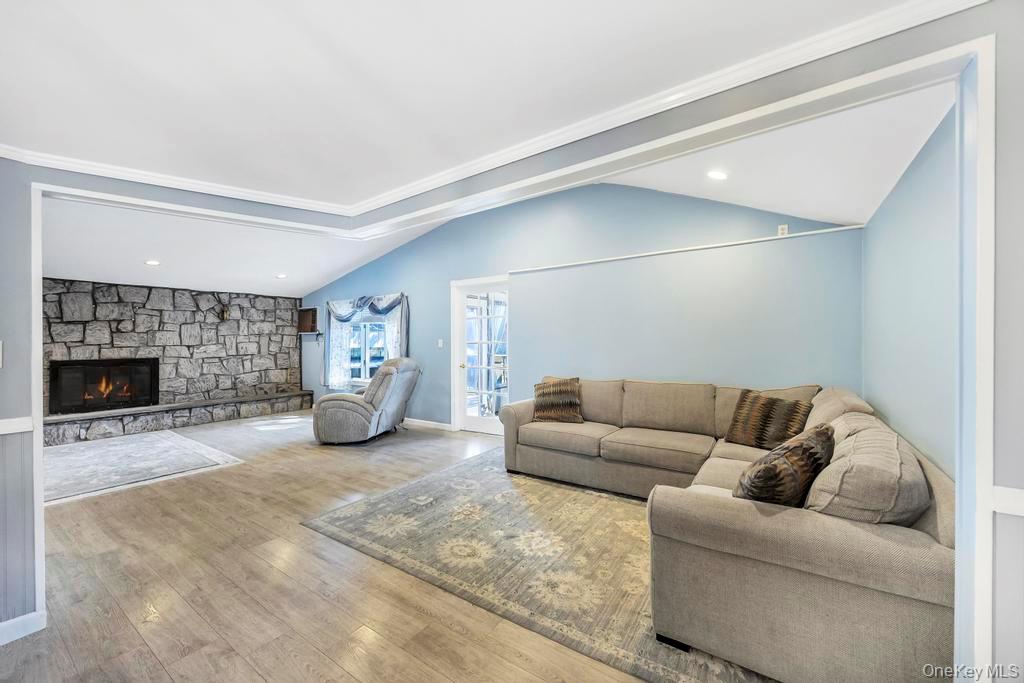 #11 photo, 940 Union Street, Bohemia , NY 11716